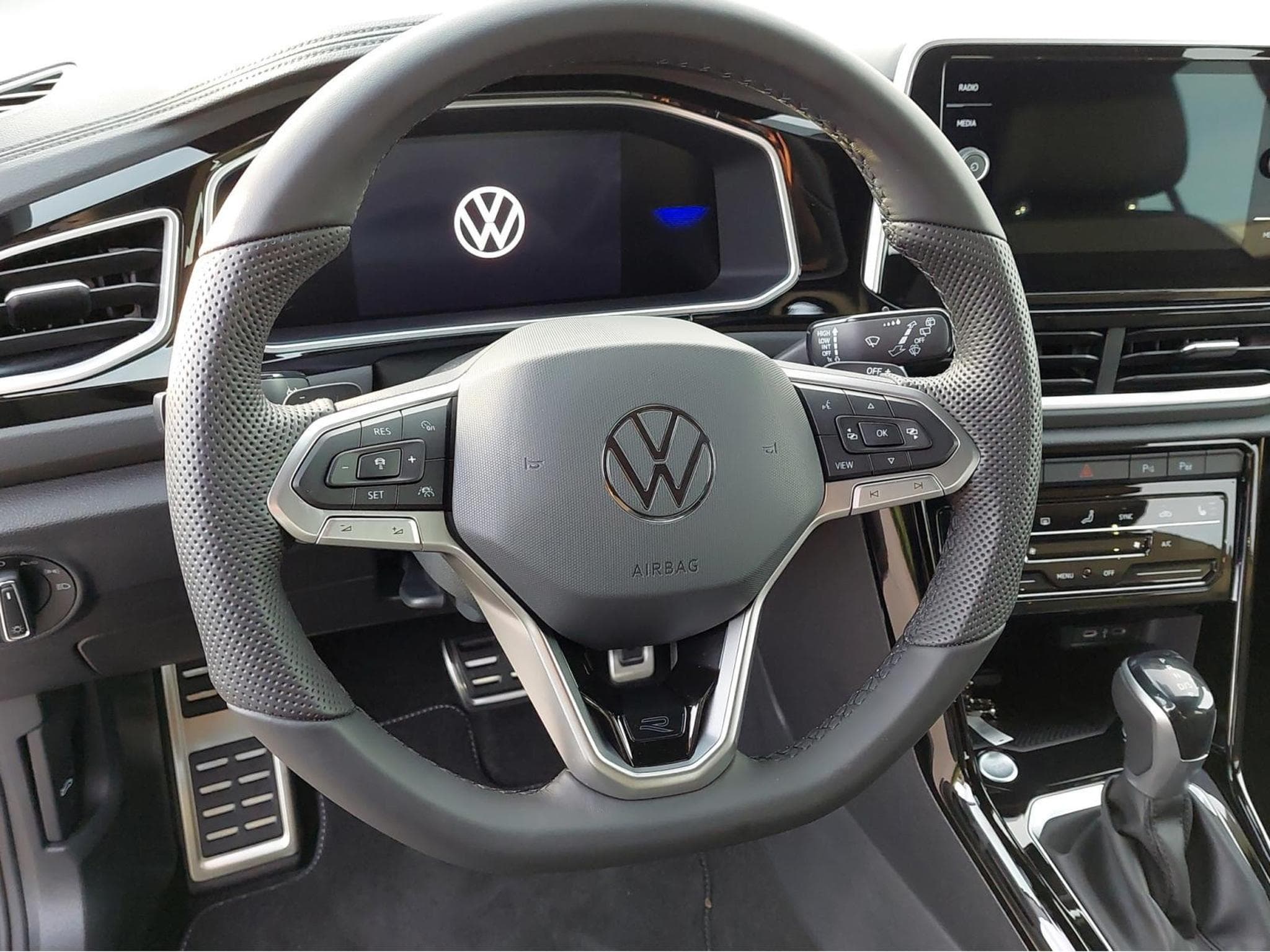 VW T-Roc R-LINE (2025) - Photo 9