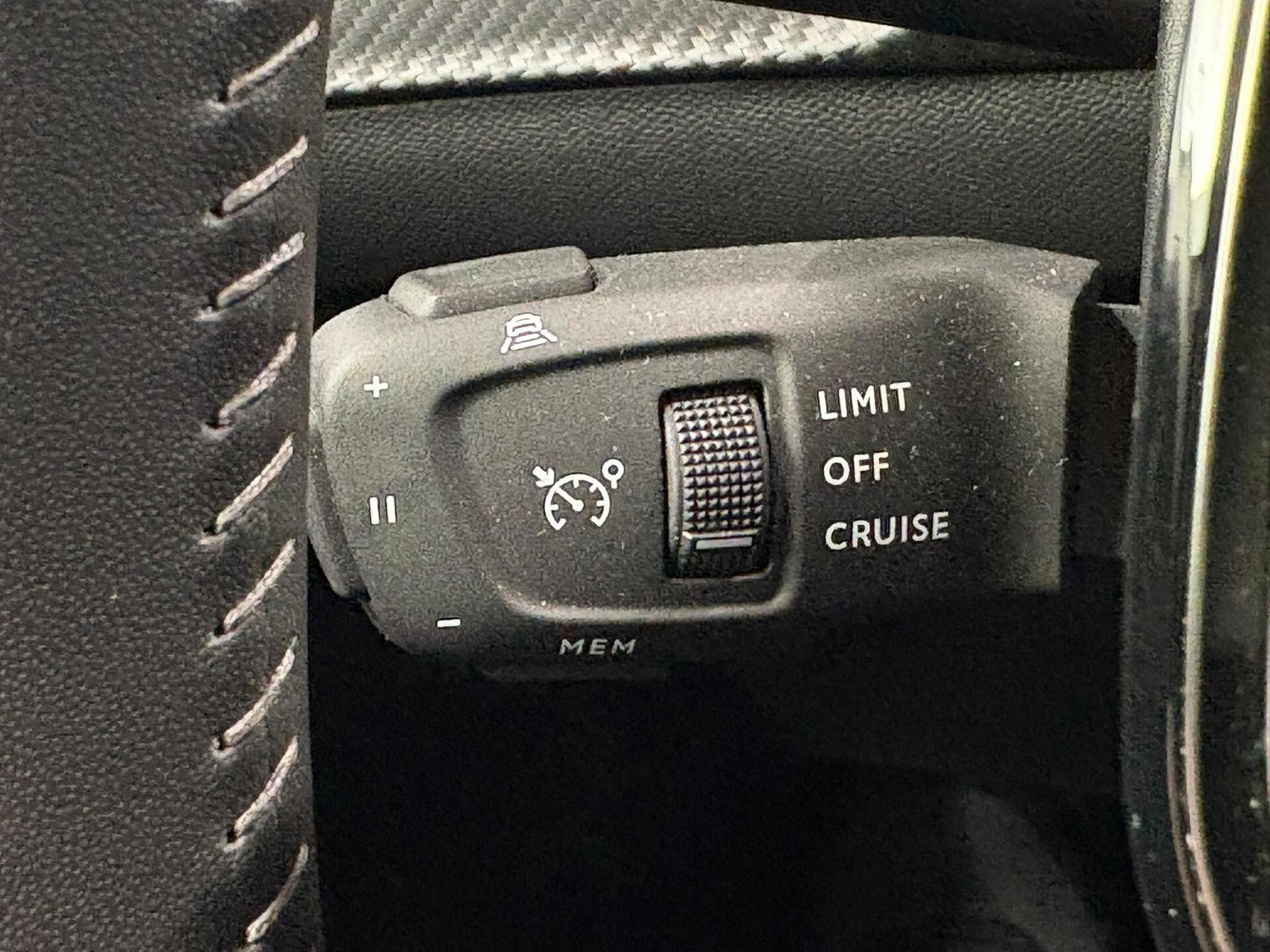 Peugeot 208 1.2 Allure 100cv Clim auto / Régulateur / Sièges chauffants (2023) - Foto 12