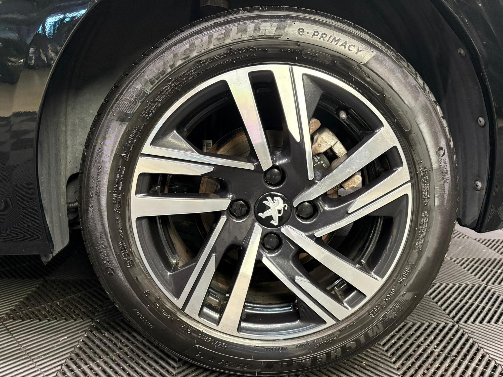 Peugeot 208 1.2 Allure 100cv Clim auto / Régulateur / Sièges chauffants (2023) - Foto 6