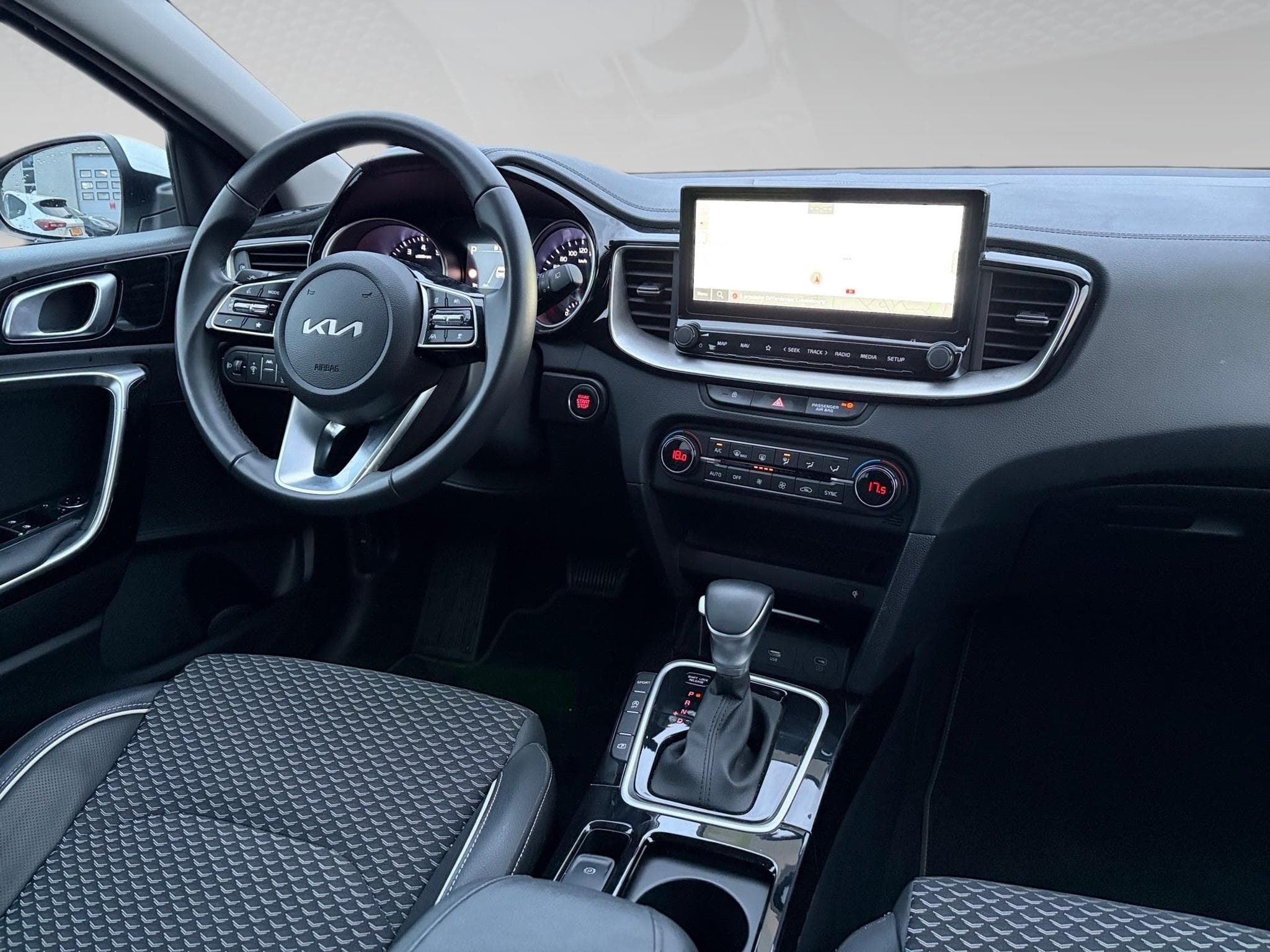 Kia XCeed GT-LINE 1.5L (2024) - Photo 6