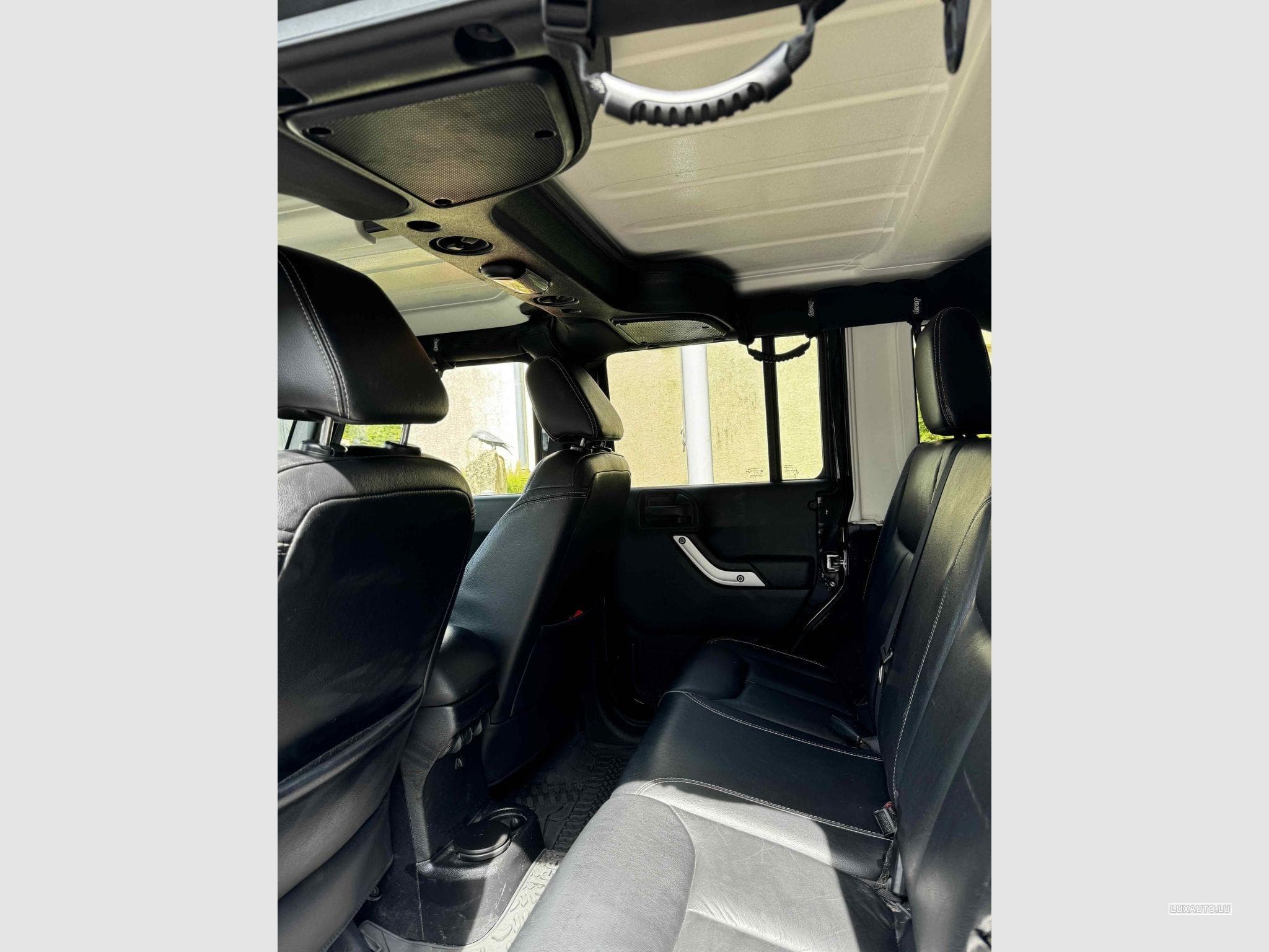 Jeep Wrangler Unlimited Sahara (2015) - Photo 6