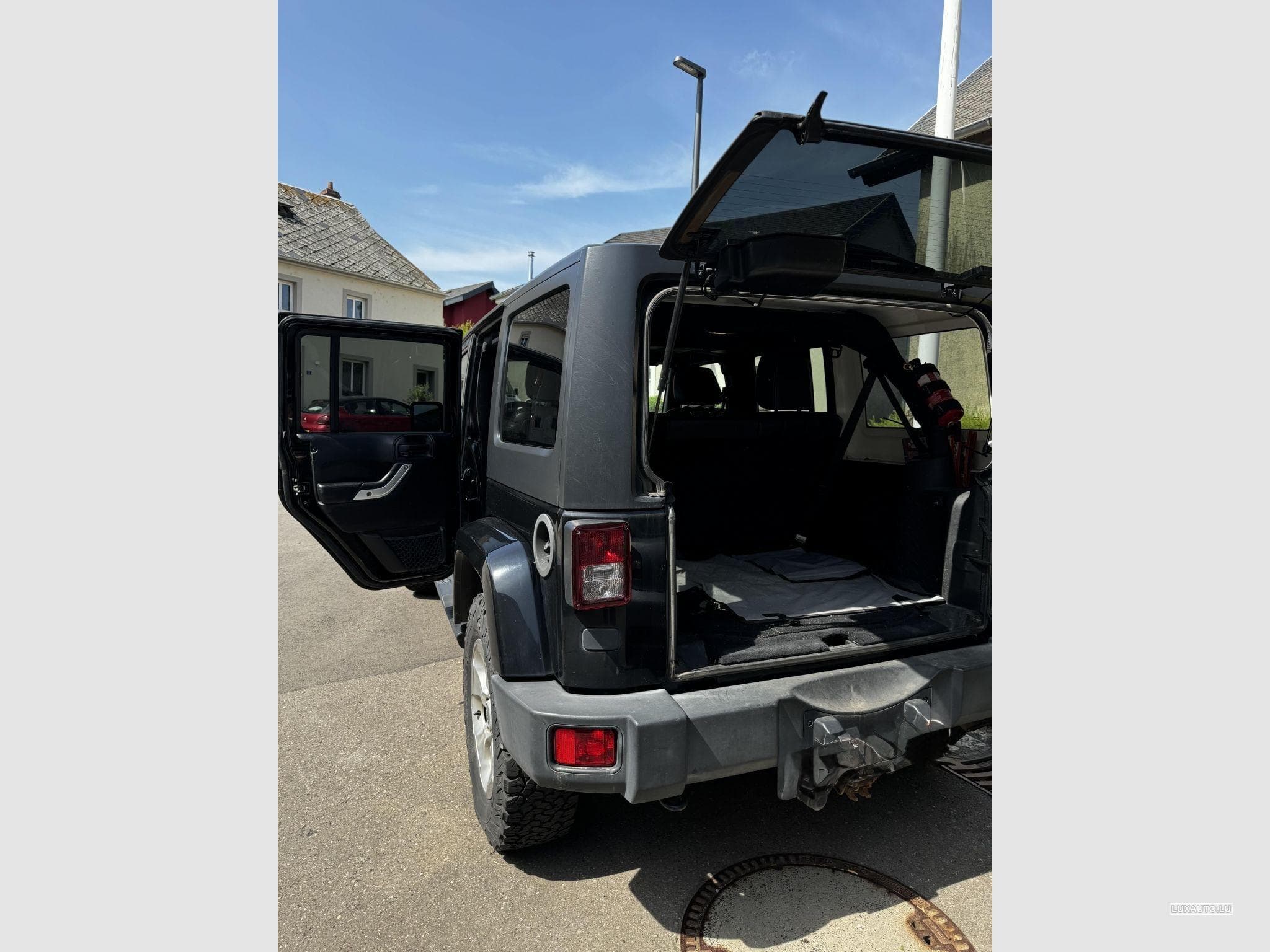 Jeep Wrangler Unlimited Sahara (2015) - Photo 8