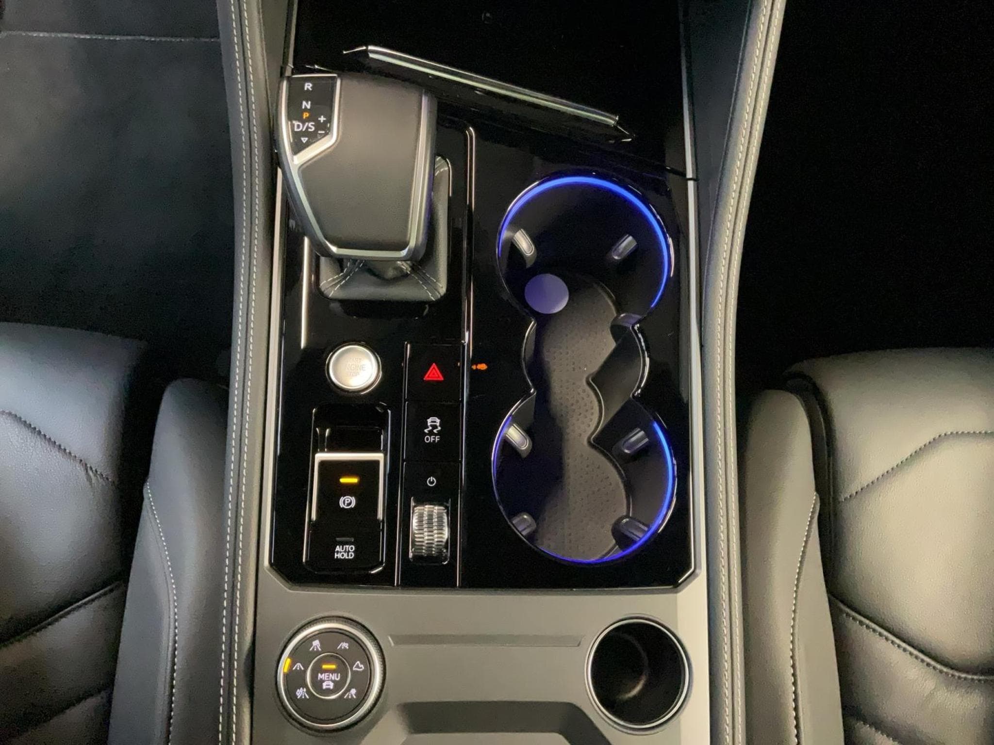 VW Touareg R-Line+V6+DSG+4M+Pano+ (2024) - Photo 12