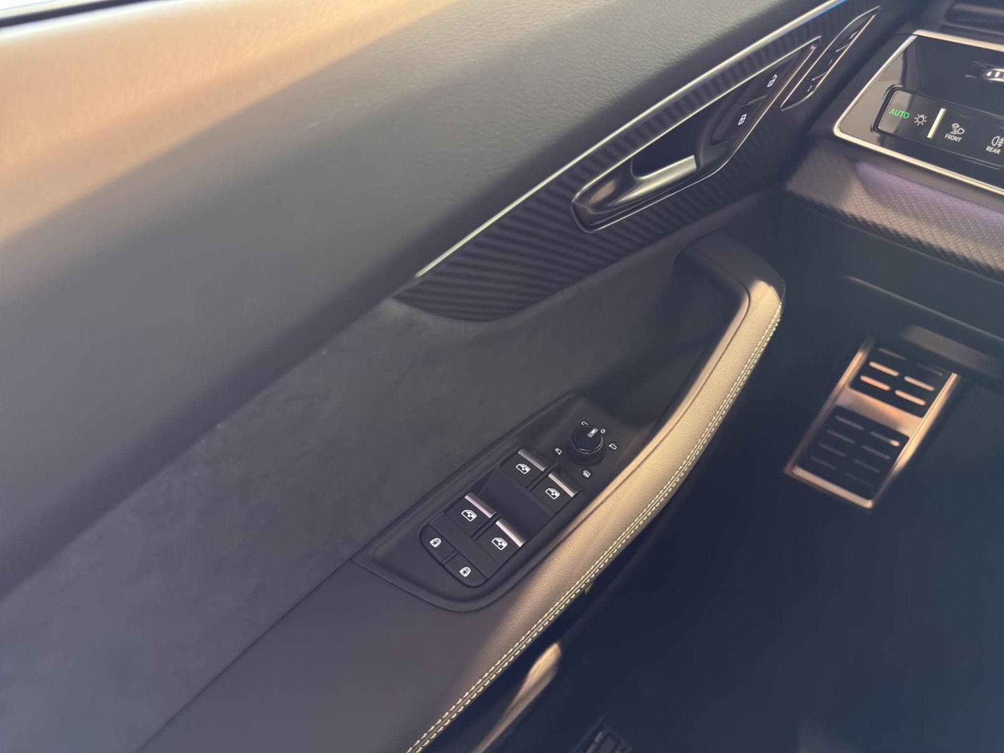 Audi Q8 SUV quattro Exclusive color (2025) - Foto 16