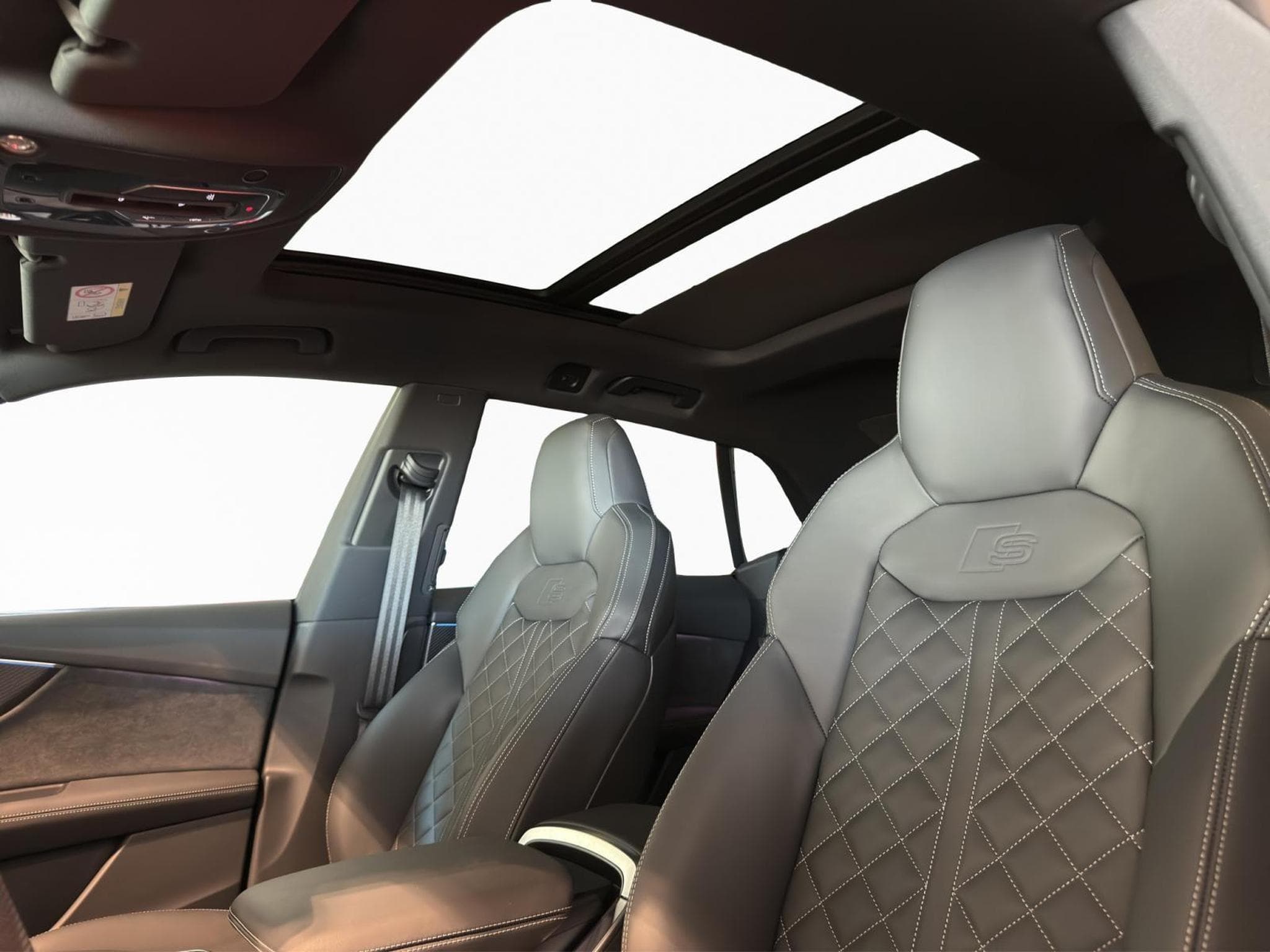 Audi Q8 SUV quattro Exclusive color (2025) - Foto 17