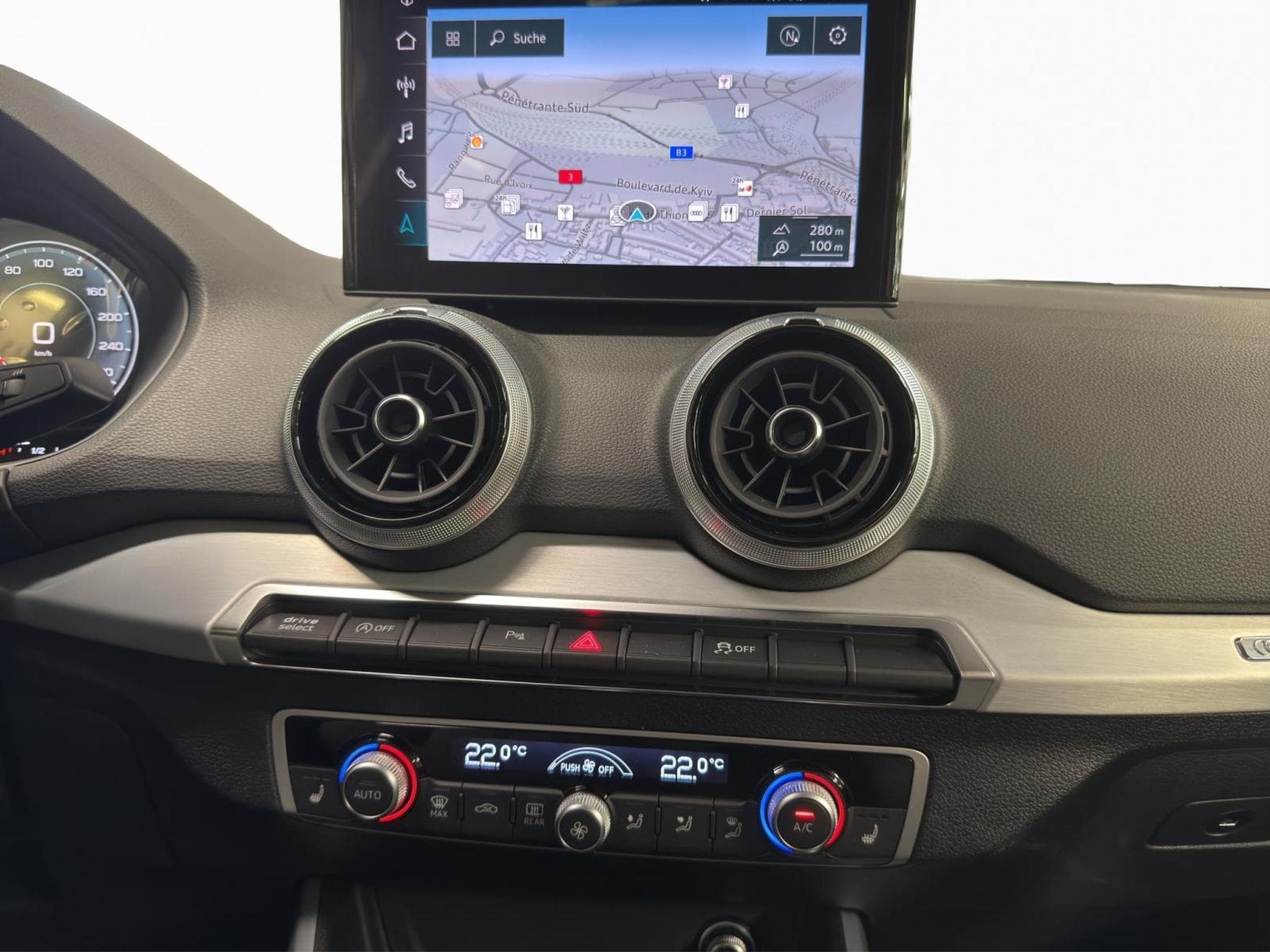 Audi Q2 S line (2025) - Photo 13