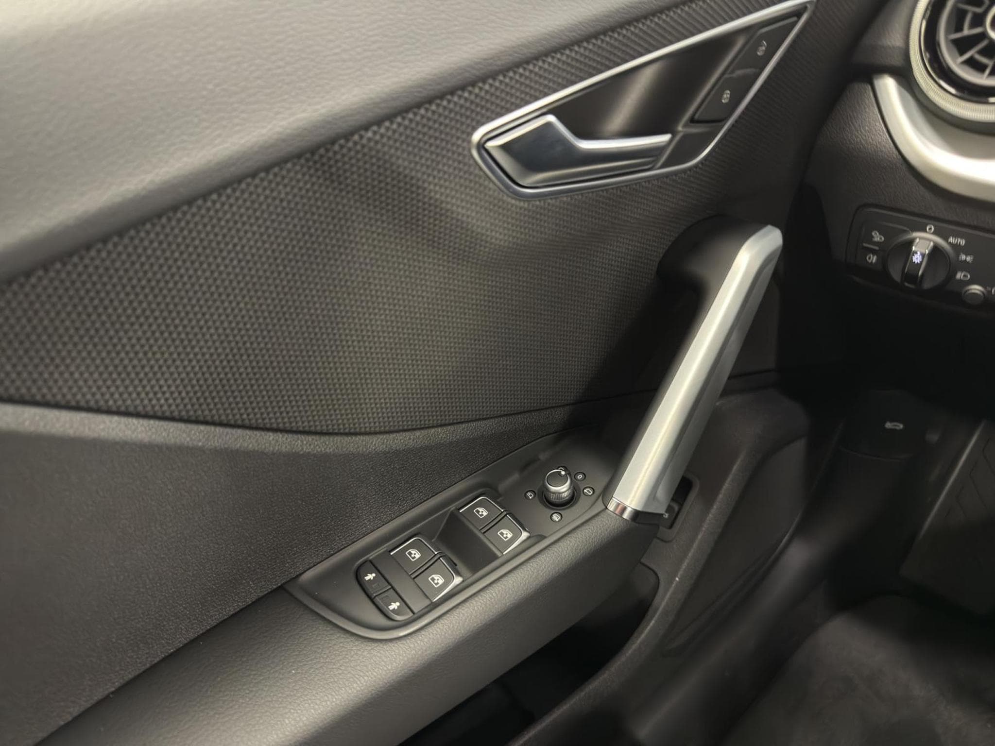 Audi Q2 S line (2025) - Photo 14