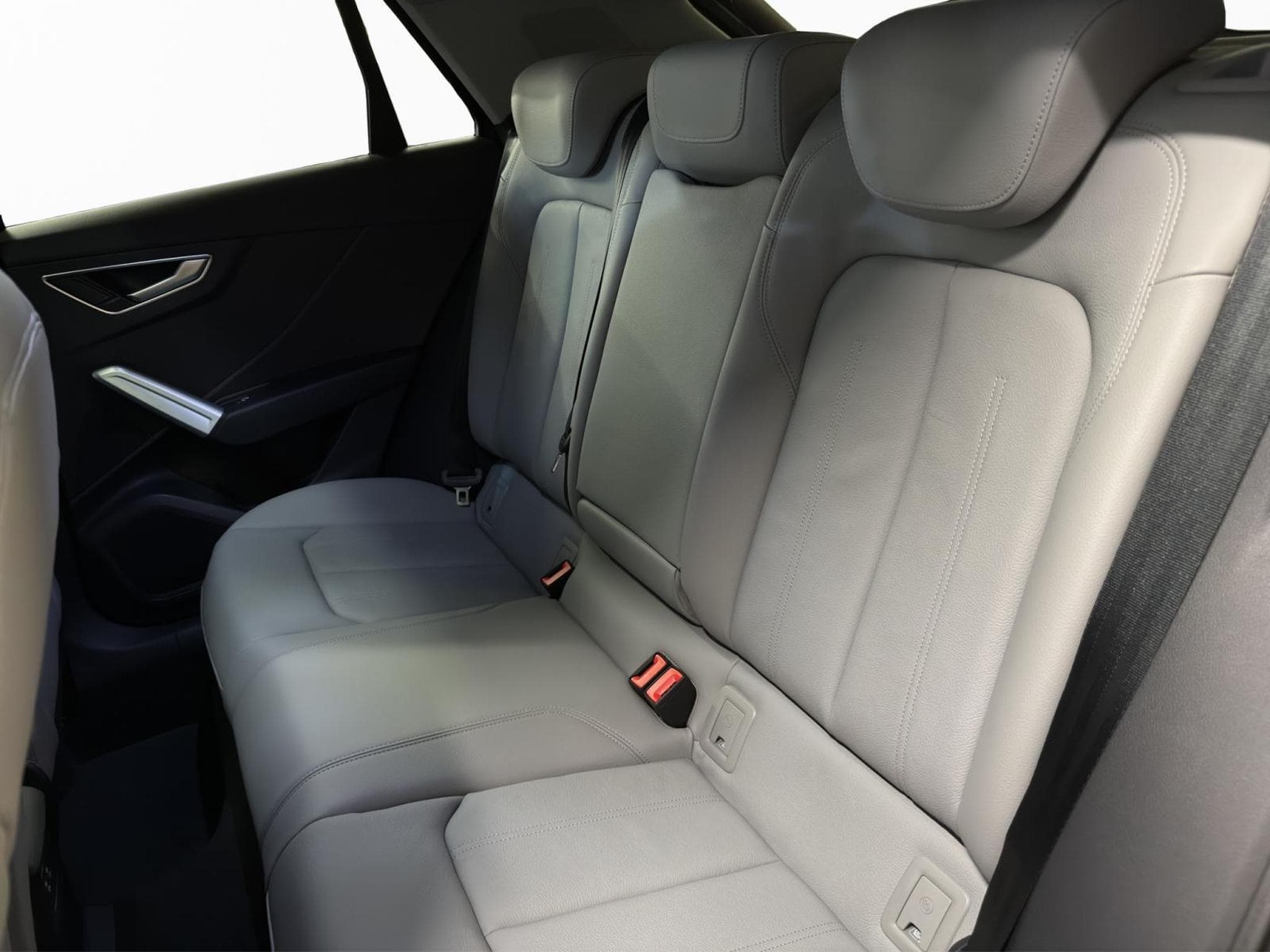 Audi Q2 S line (2025) - Photo 16