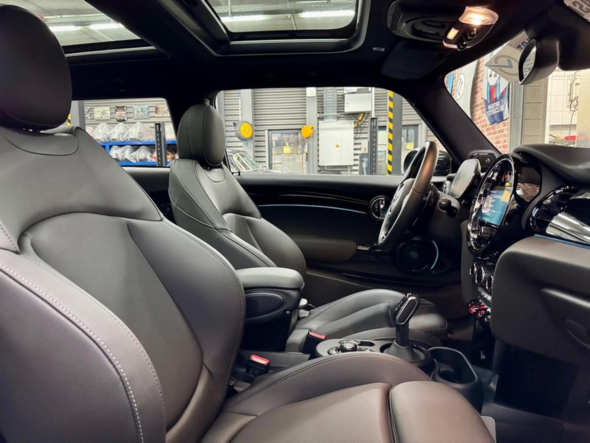 Mini Cooper Cooper 2.0 231cv Auto JCW-TRIM CUIR (2024) - Photo 8