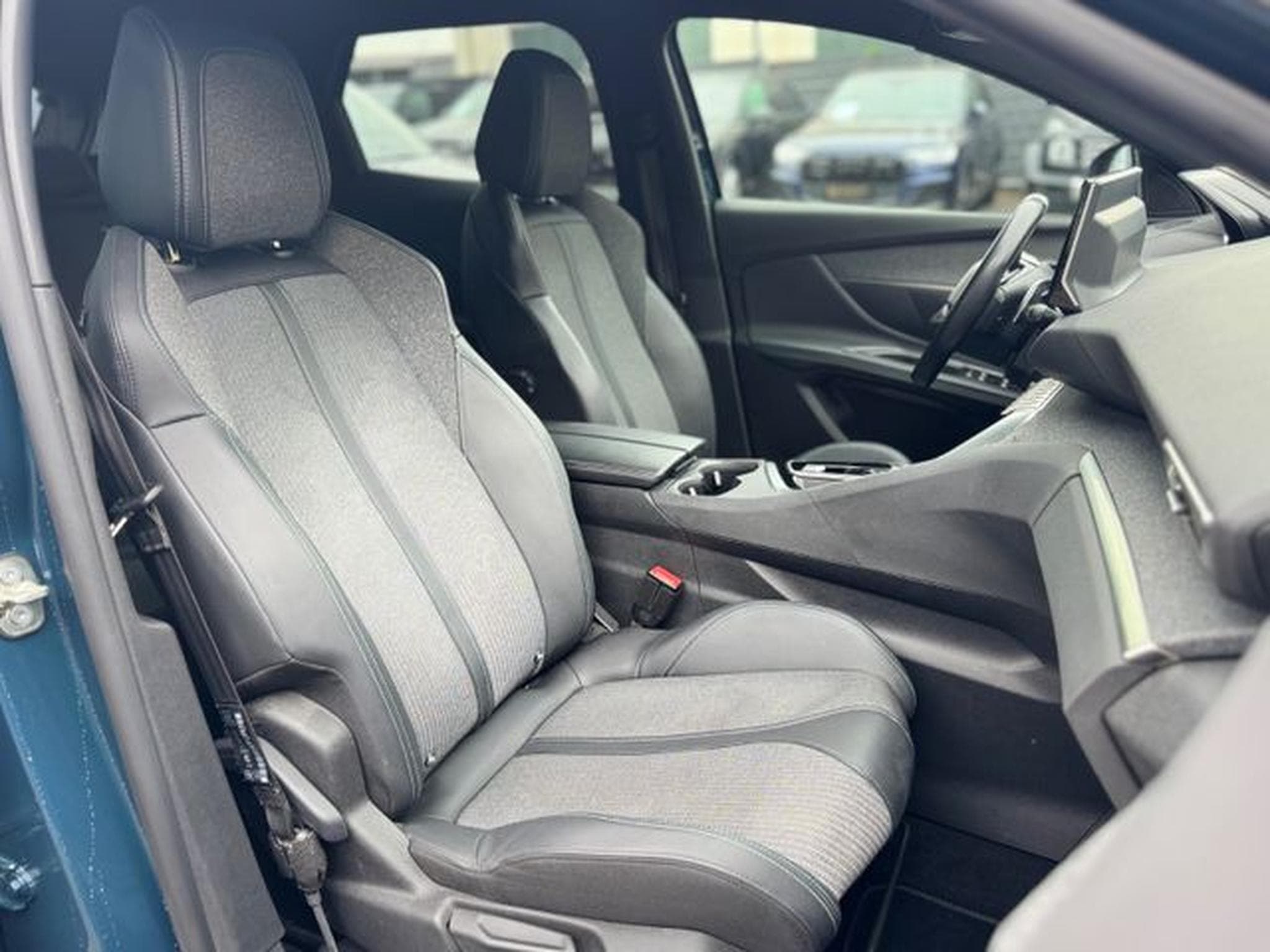 Peugeot 3008 3008 HYBRID 225 ALLURE*FACELIFT*VOLL-LED*KAMERA* (2023) - Foto 14