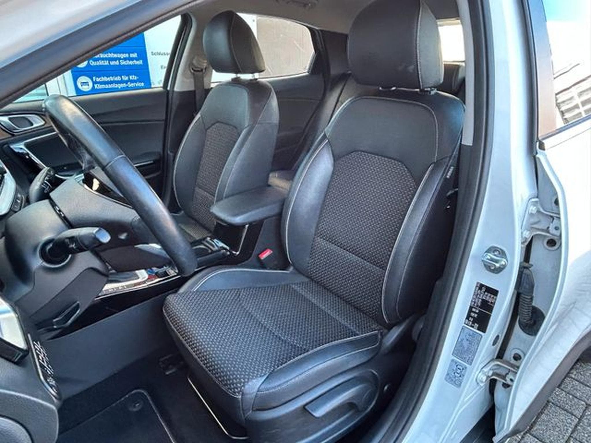 Kia XCeed XCeed 1,5T-GDI DCT Spirit XClusive Navi LED JBL (2021) - Photo 10