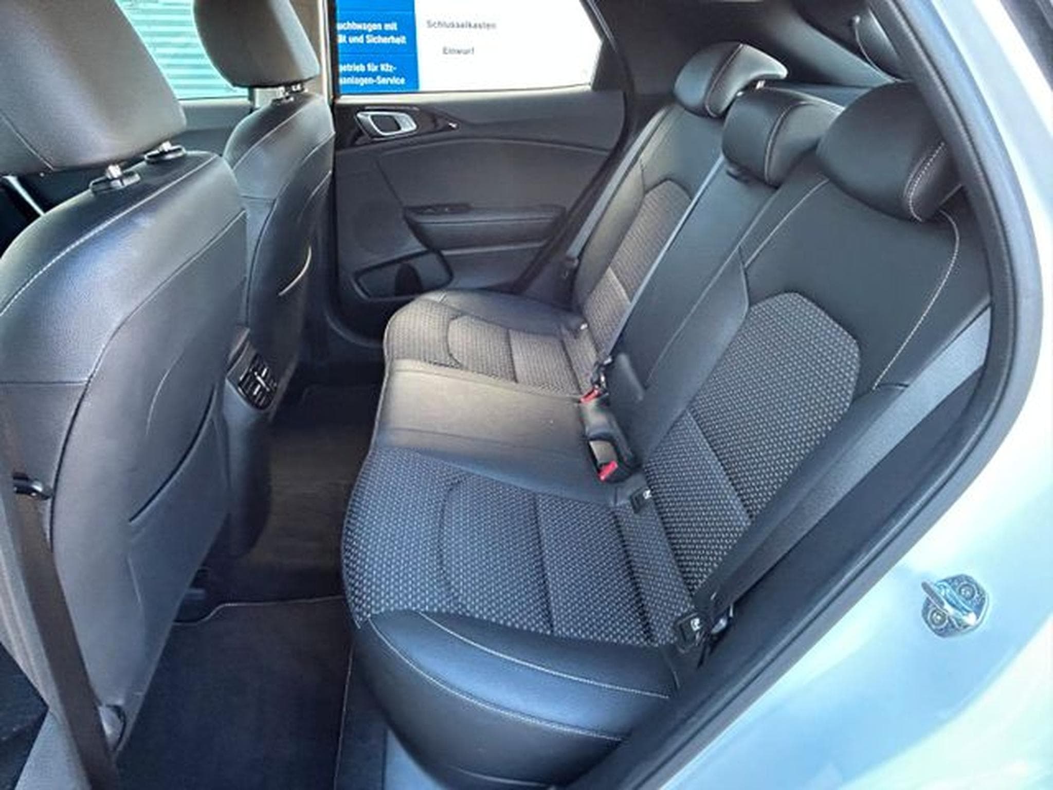 Kia XCeed XCeed 1,5T-GDI DCT Spirit XClusive Navi LED JBL (2021) - Photo 11