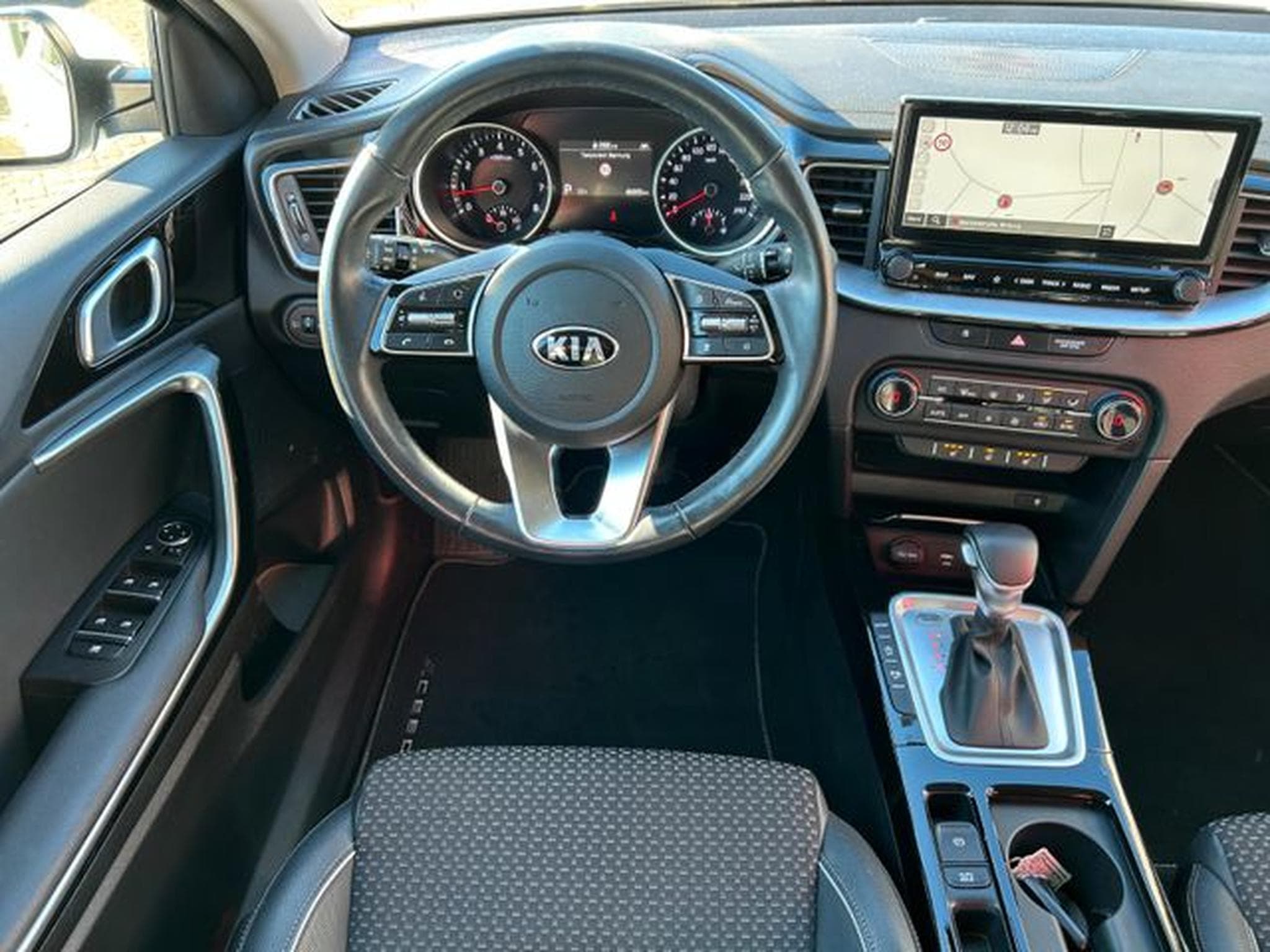 Kia XCeed XCeed 1,5T-GDI DCT Spirit XClusive Navi LED JBL (2021) - Photo 12