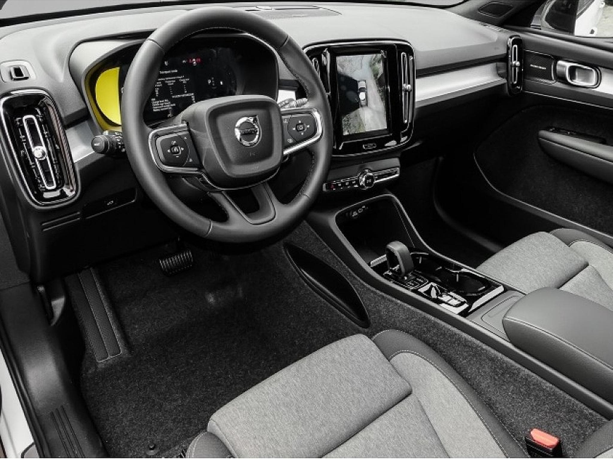 Volvo XC40 (2024) - Photo 4