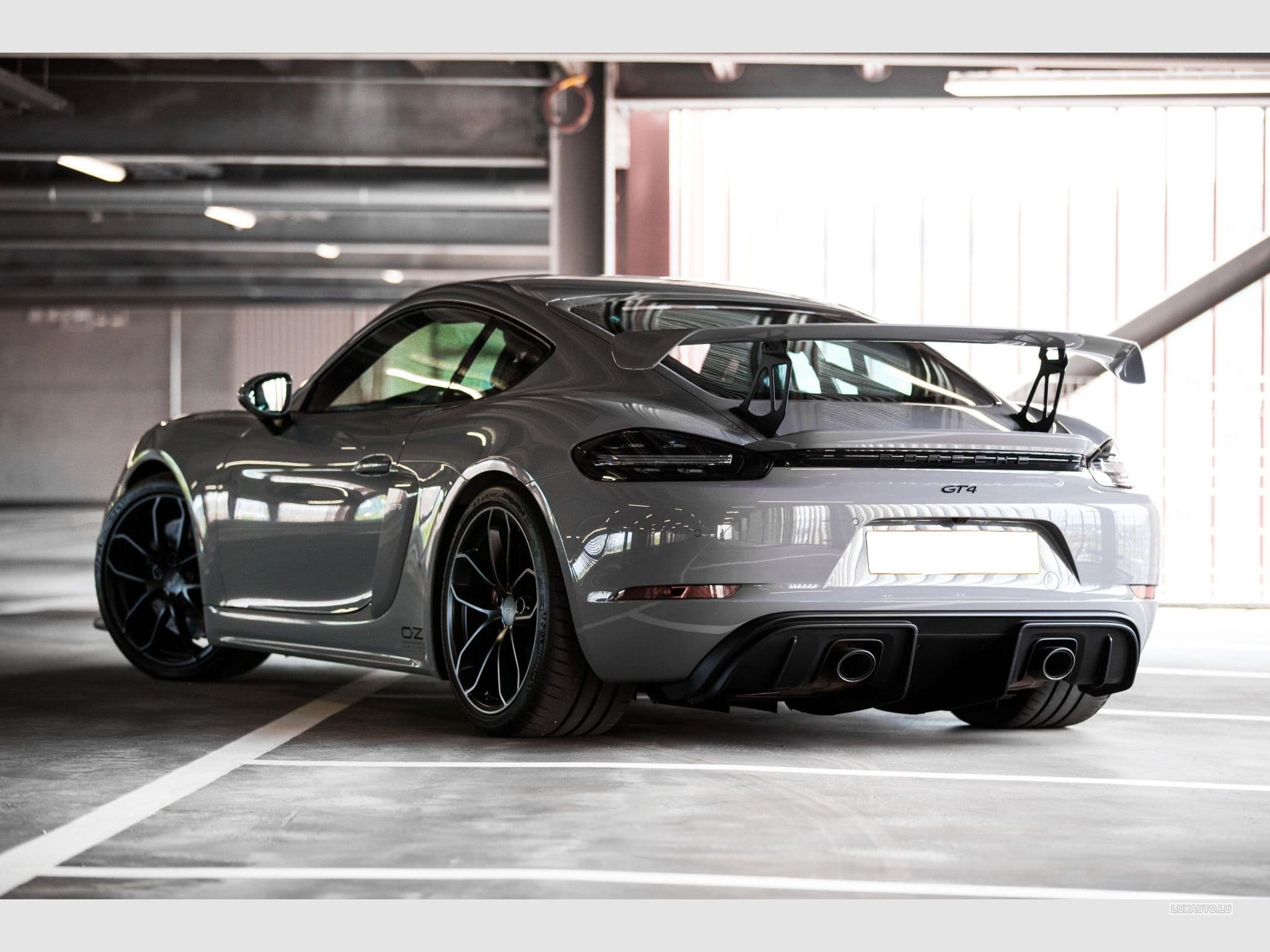 Porsche Cayman 718 GT4 (2021) - Photo 2