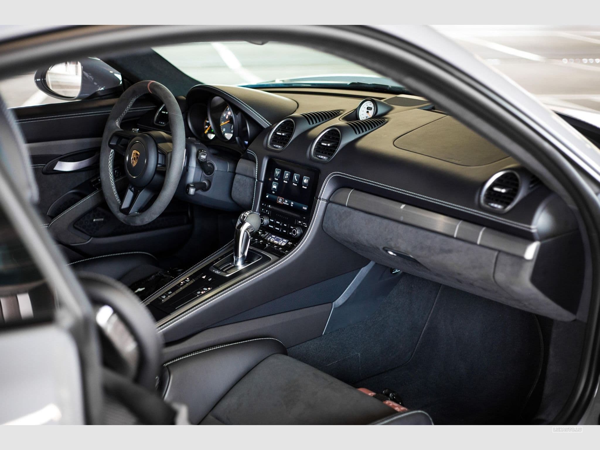 Porsche Cayman 718 GT4 (2021) - Photo 7