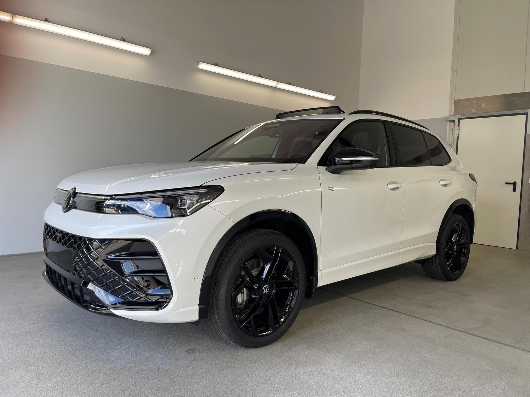 VW Tiguan R-Line (2025) - Foto 1