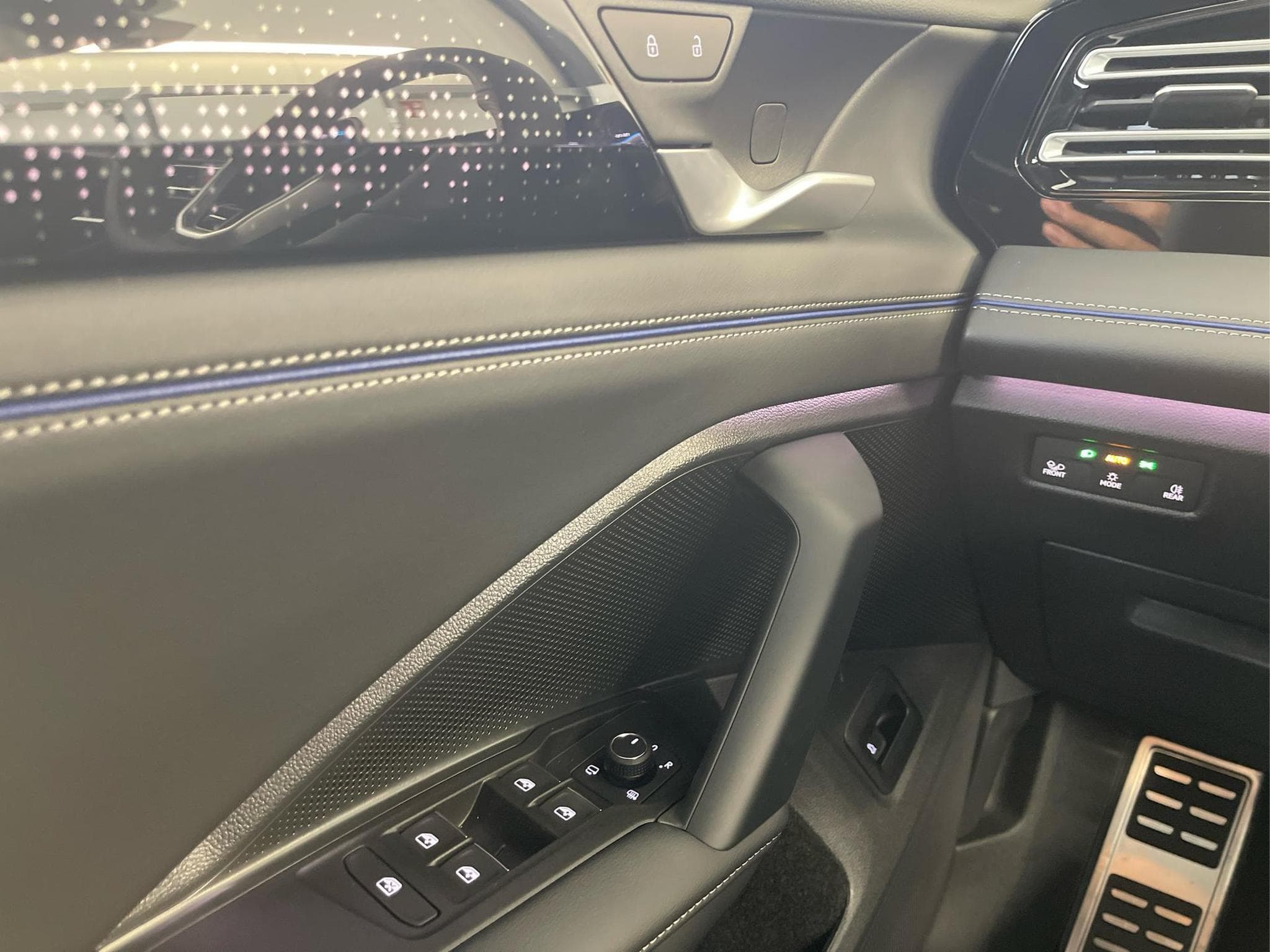 VW Tiguan R-Line (2025) - Foto 10