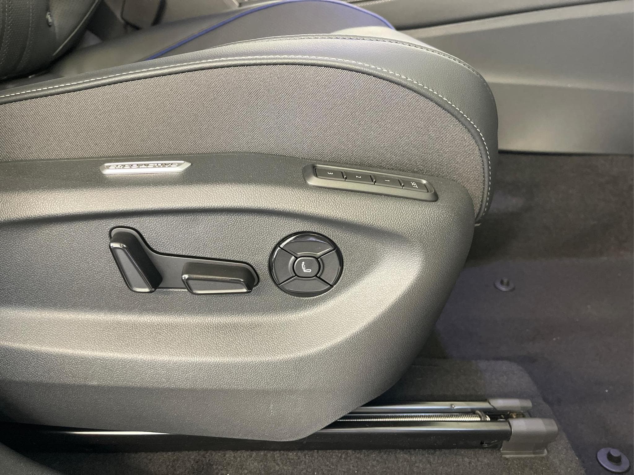 VW Tiguan R-Line (2025) - Foto 17