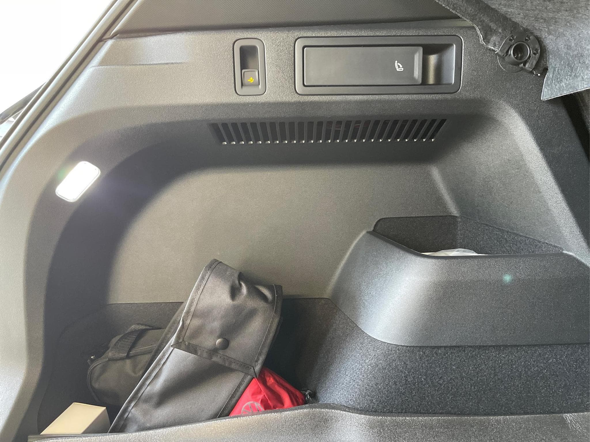 VW Tiguan R-Line (2025) - Foto 22