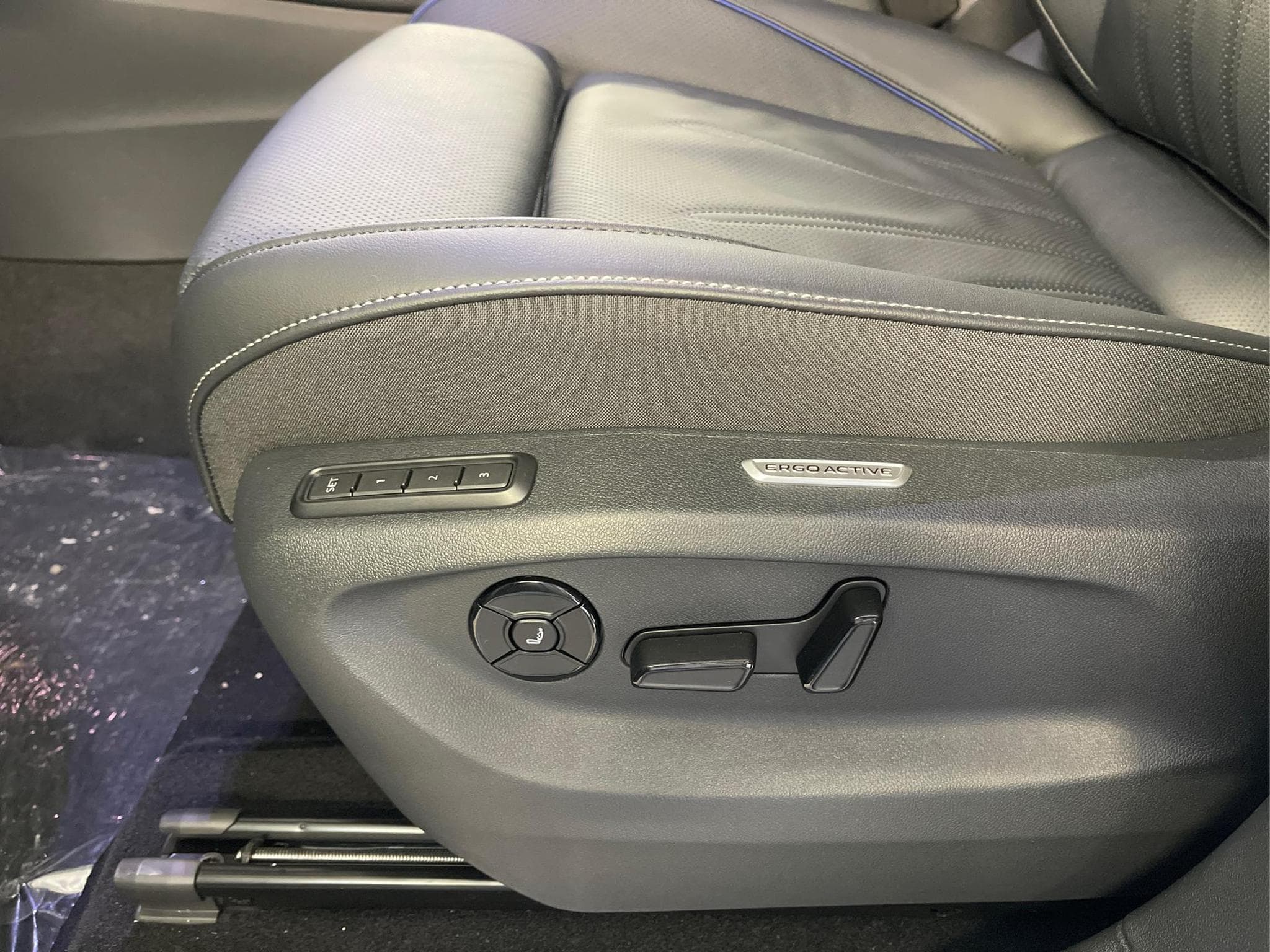 VW Tiguan R-Line (2025) - Foto 24