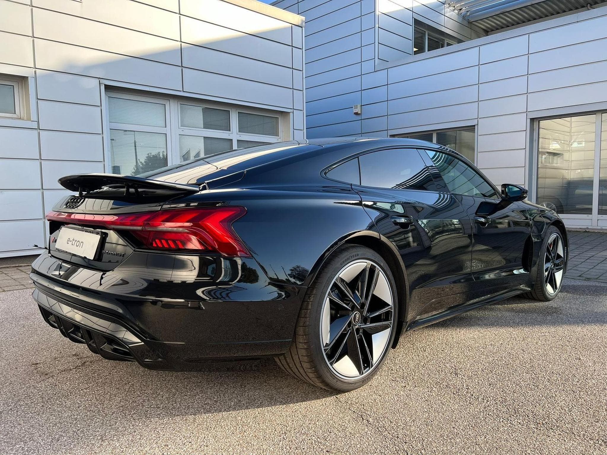 Audi e-tron basis quattro (2025) - Photo 6