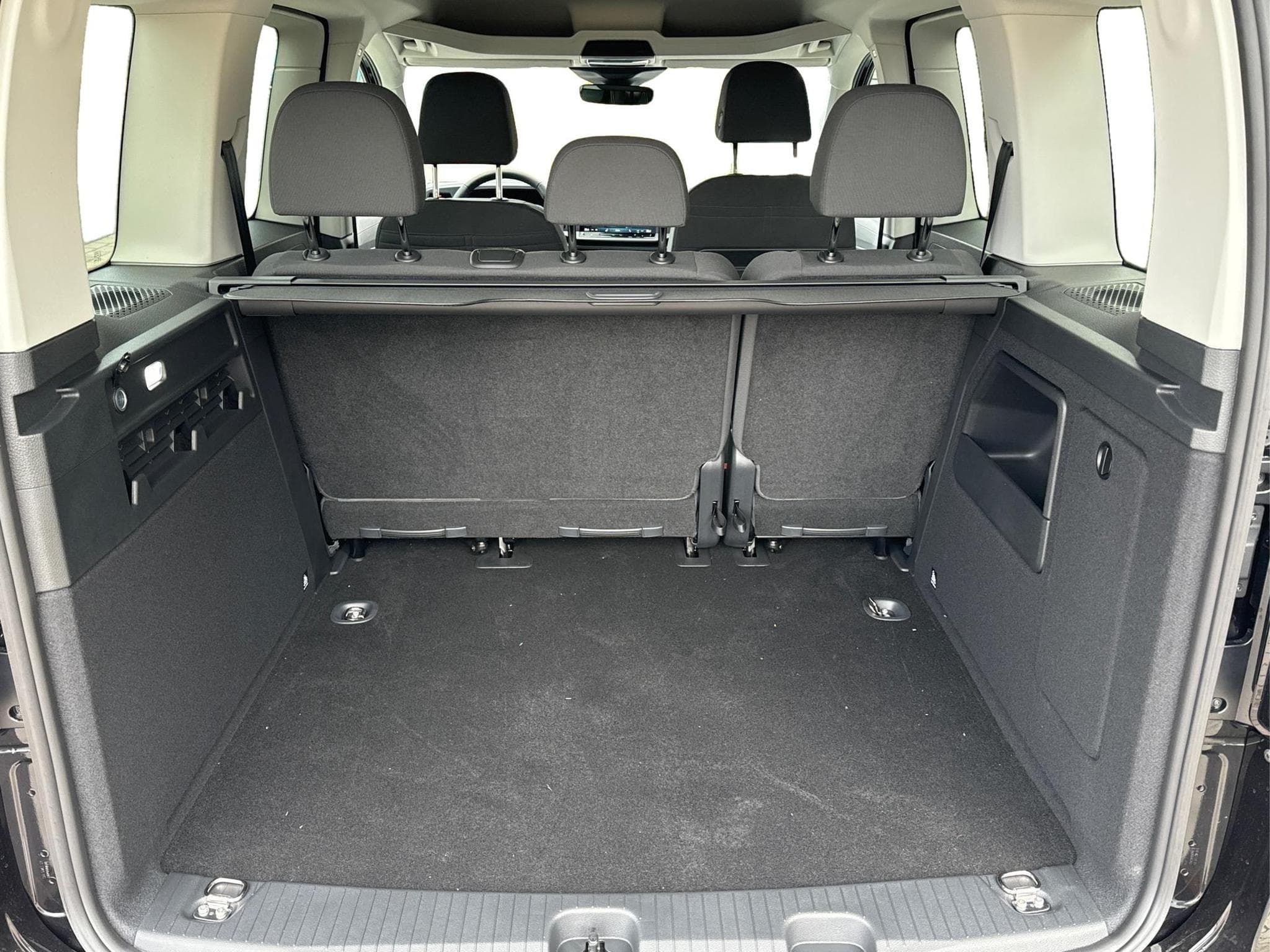 VW Caddy LIFE (2025) - Photo 11