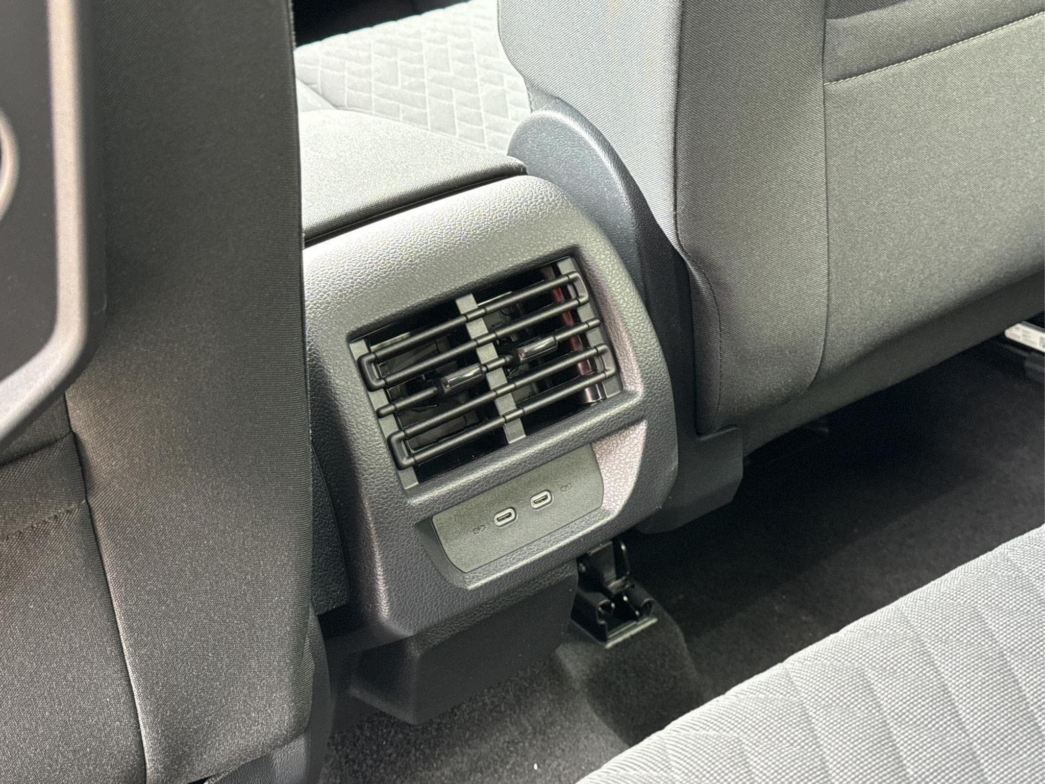 VW Caddy LIFE (2025) - Photo 16