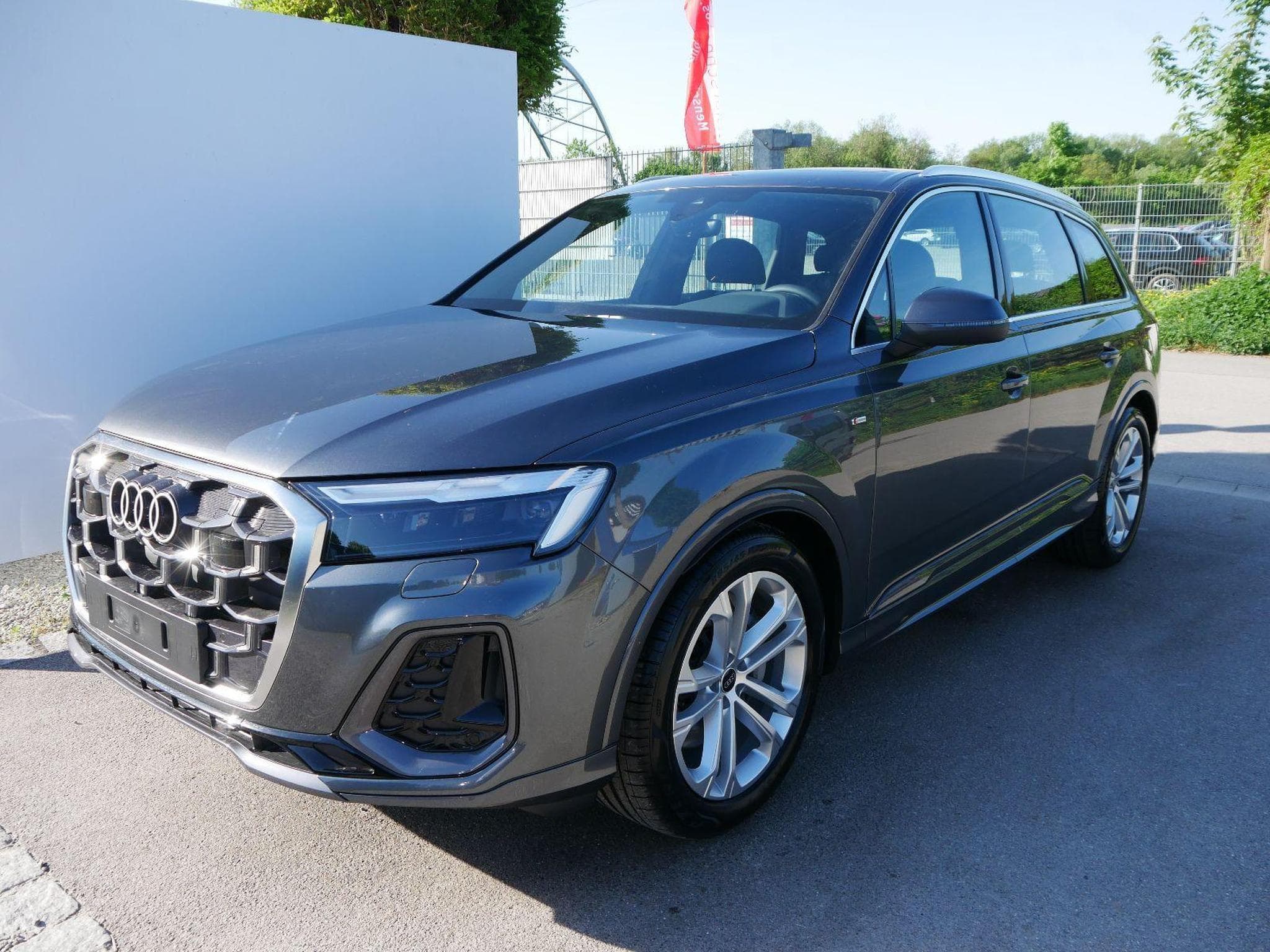 Audi Q7 S line (2025) - Photo 1