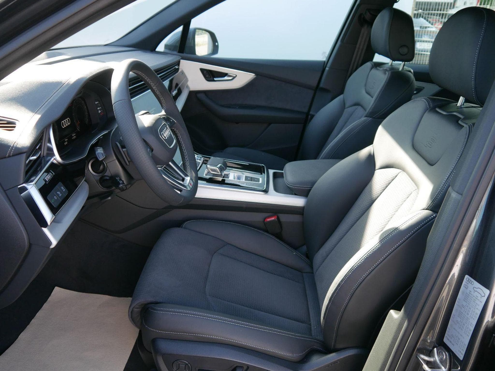 Audi Q7 S line (2025) - Photo 10