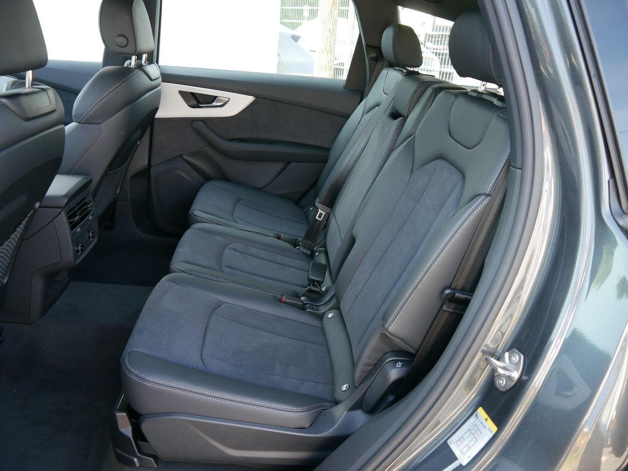Audi Q7 S line (2025) - Photo 9