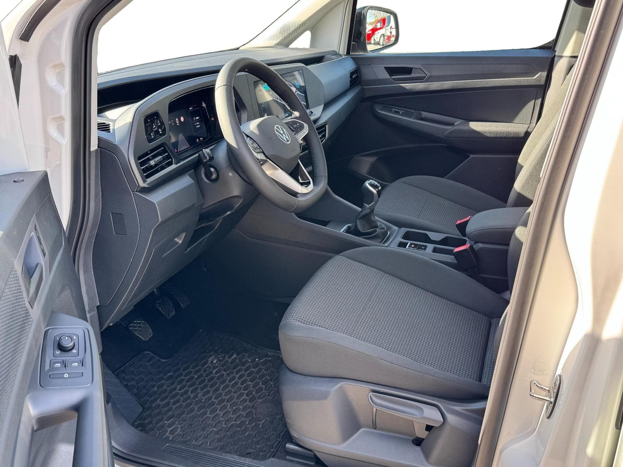 VW Caddy 1,5 TSI Klimaanlage (2025) - Photo 11