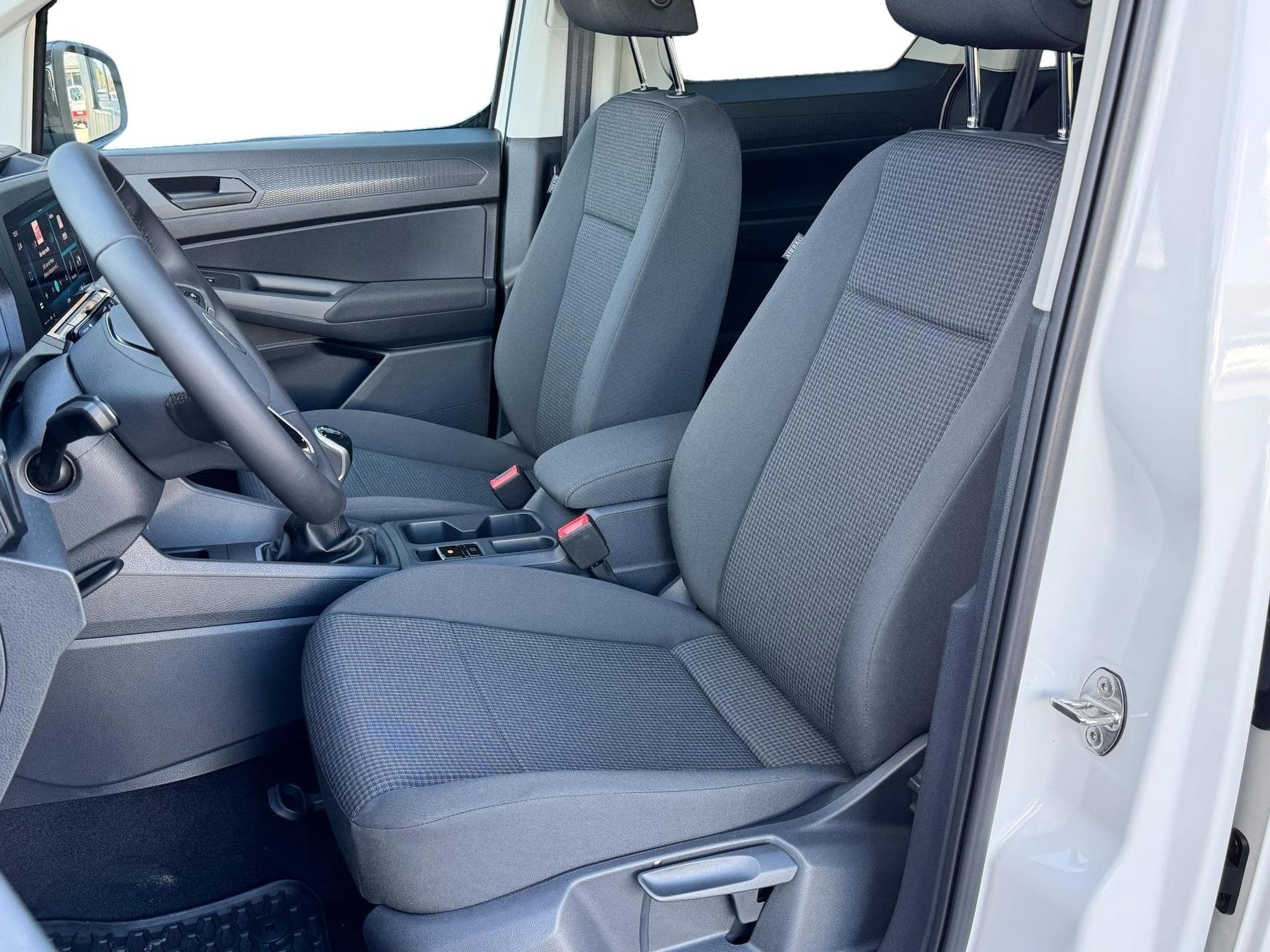 VW Caddy 1,5 TSI Klimaanlage (2025) - Photo 24