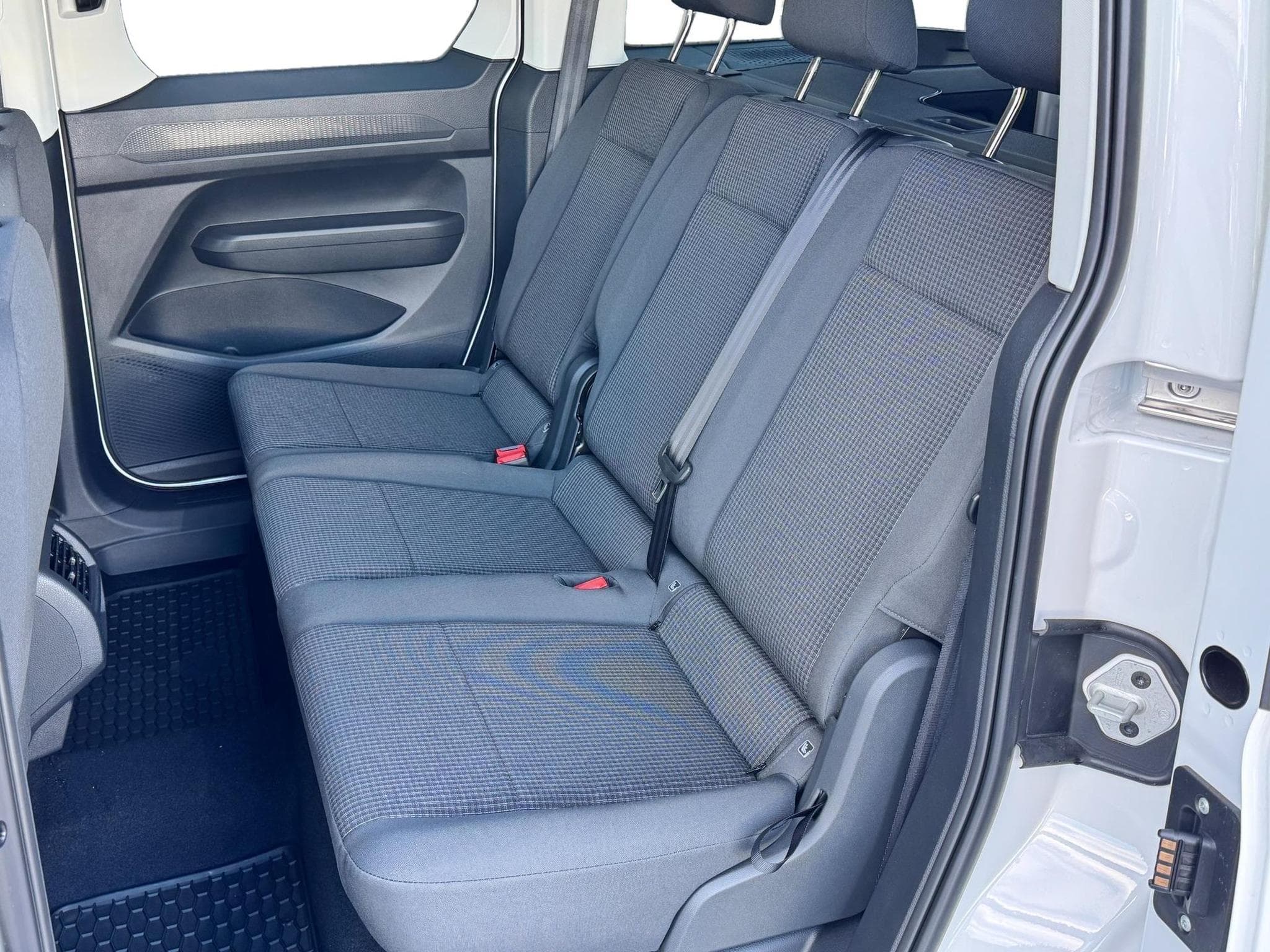 VW Caddy 1,5 TSI Klimaanlage (2025) - Photo 25