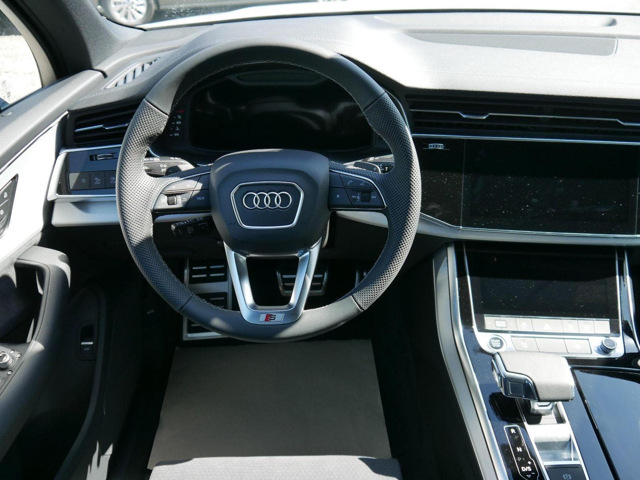 Audi Q7 S line (2025) - Photo 12