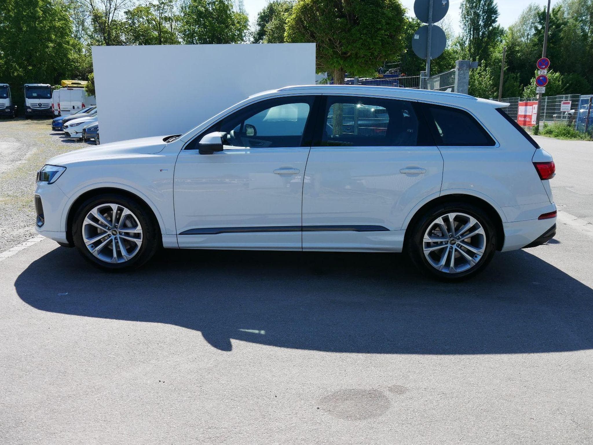 Audi Q7 S line (2025) - Photo 4