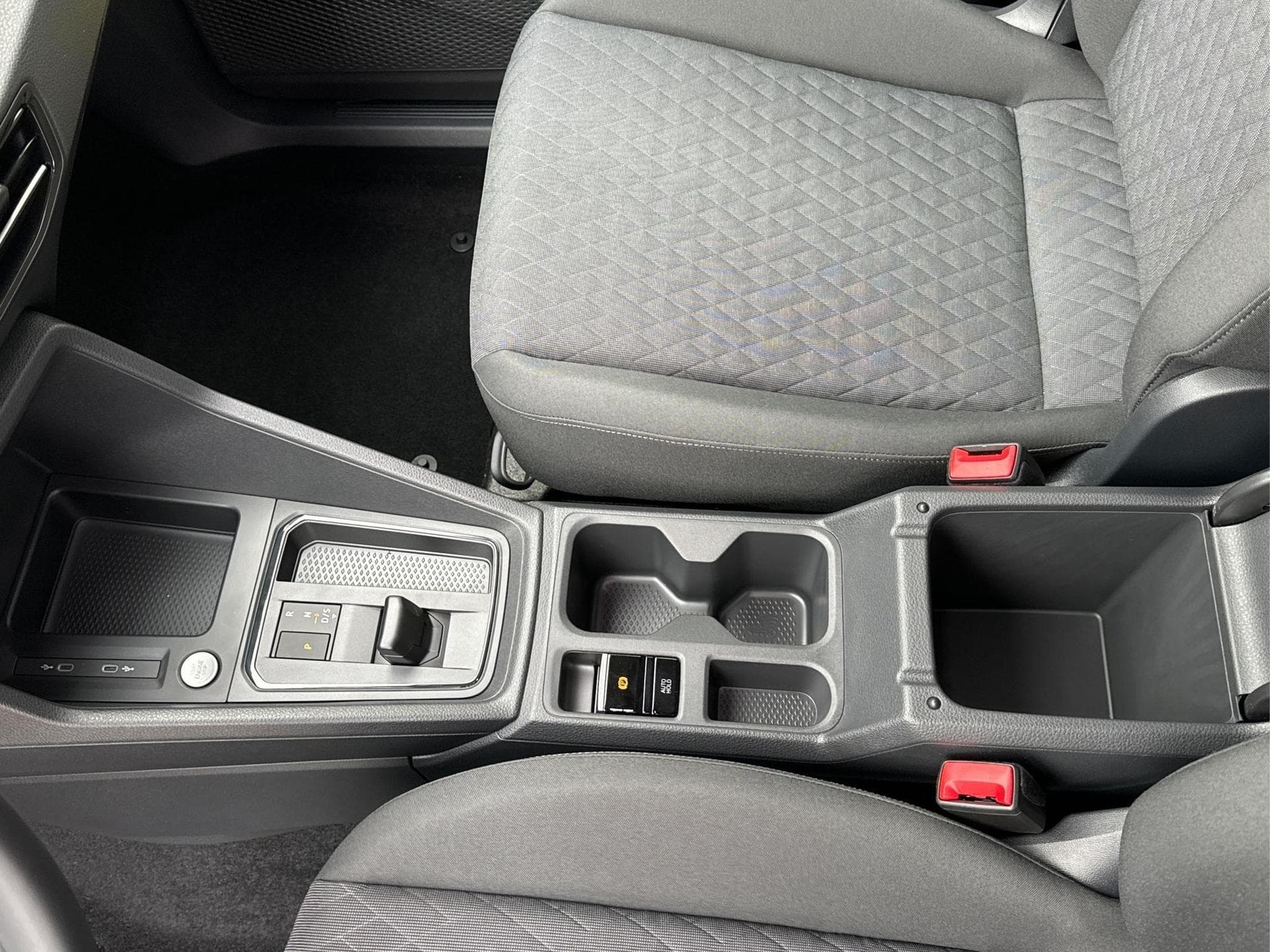 VW Caddy LIFE (2025) - Photo 12