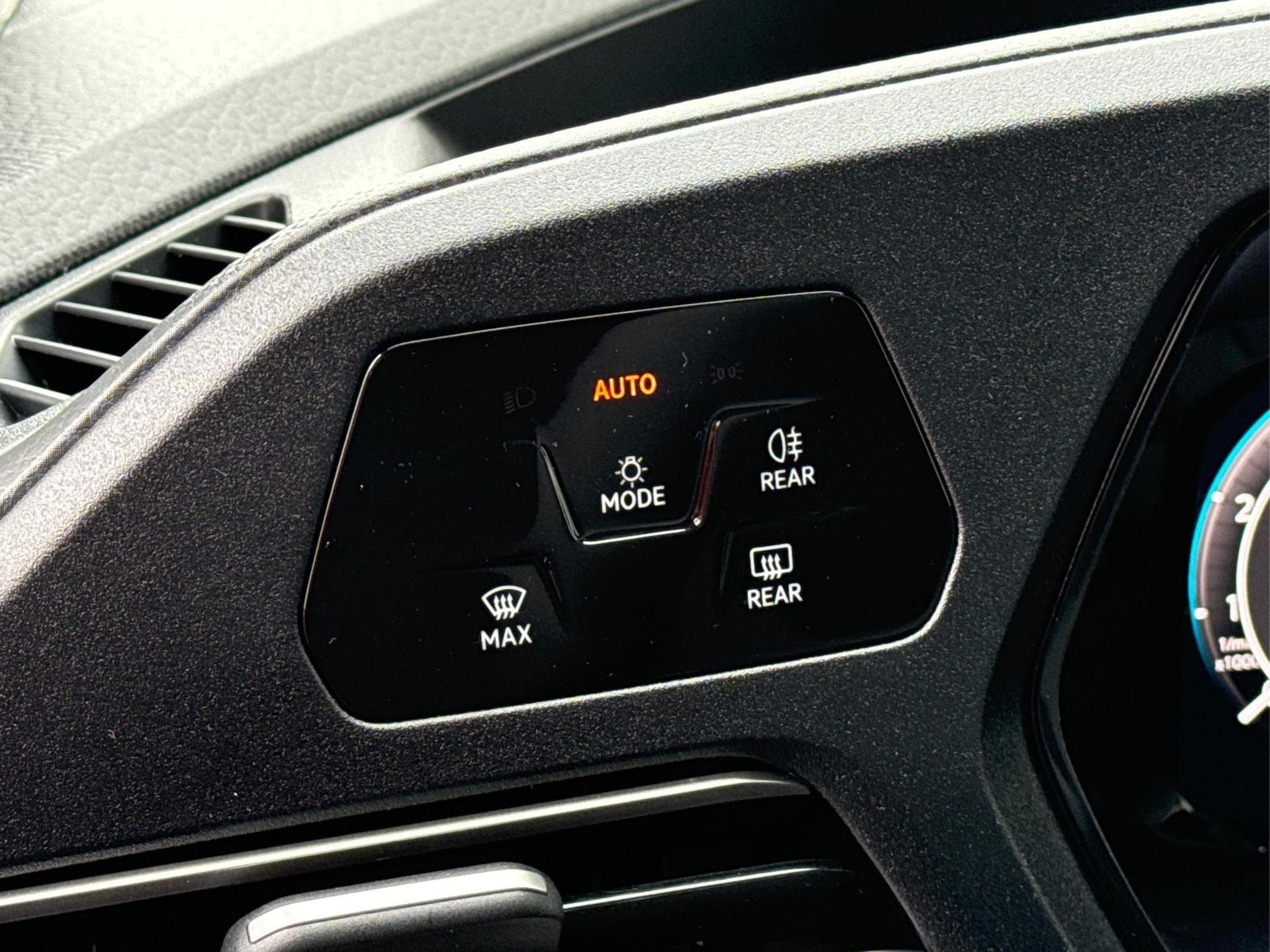 VW Caddy LIFE (2025) - Photo 17