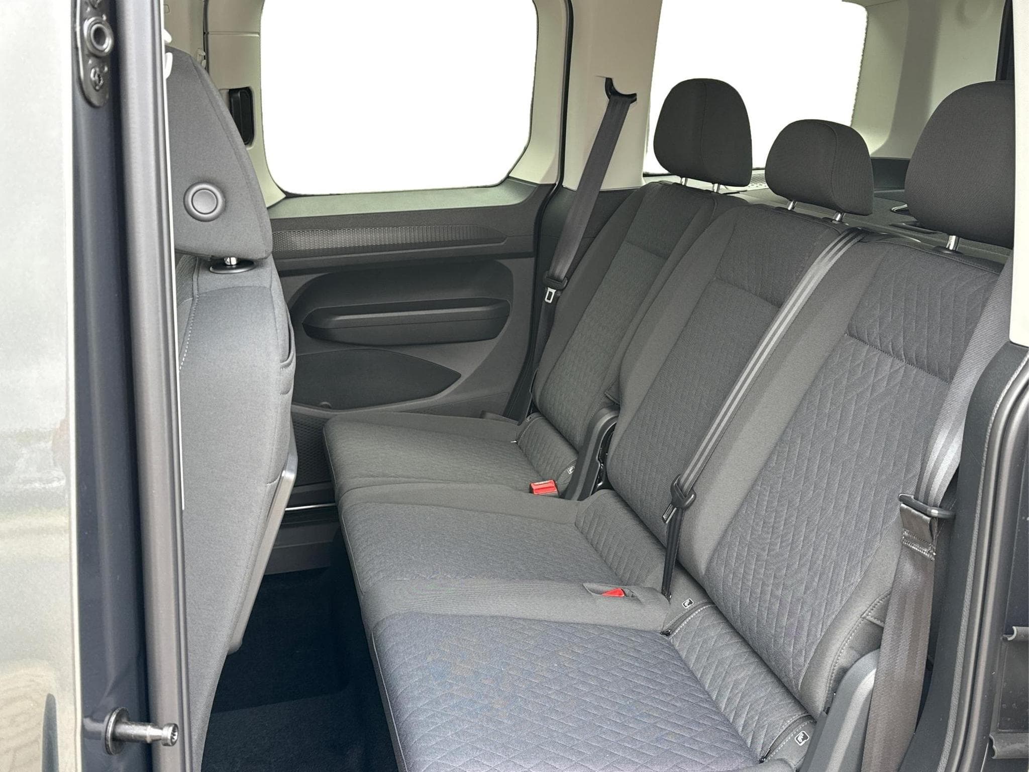 VW Caddy LIFE (2025) - Photo 15