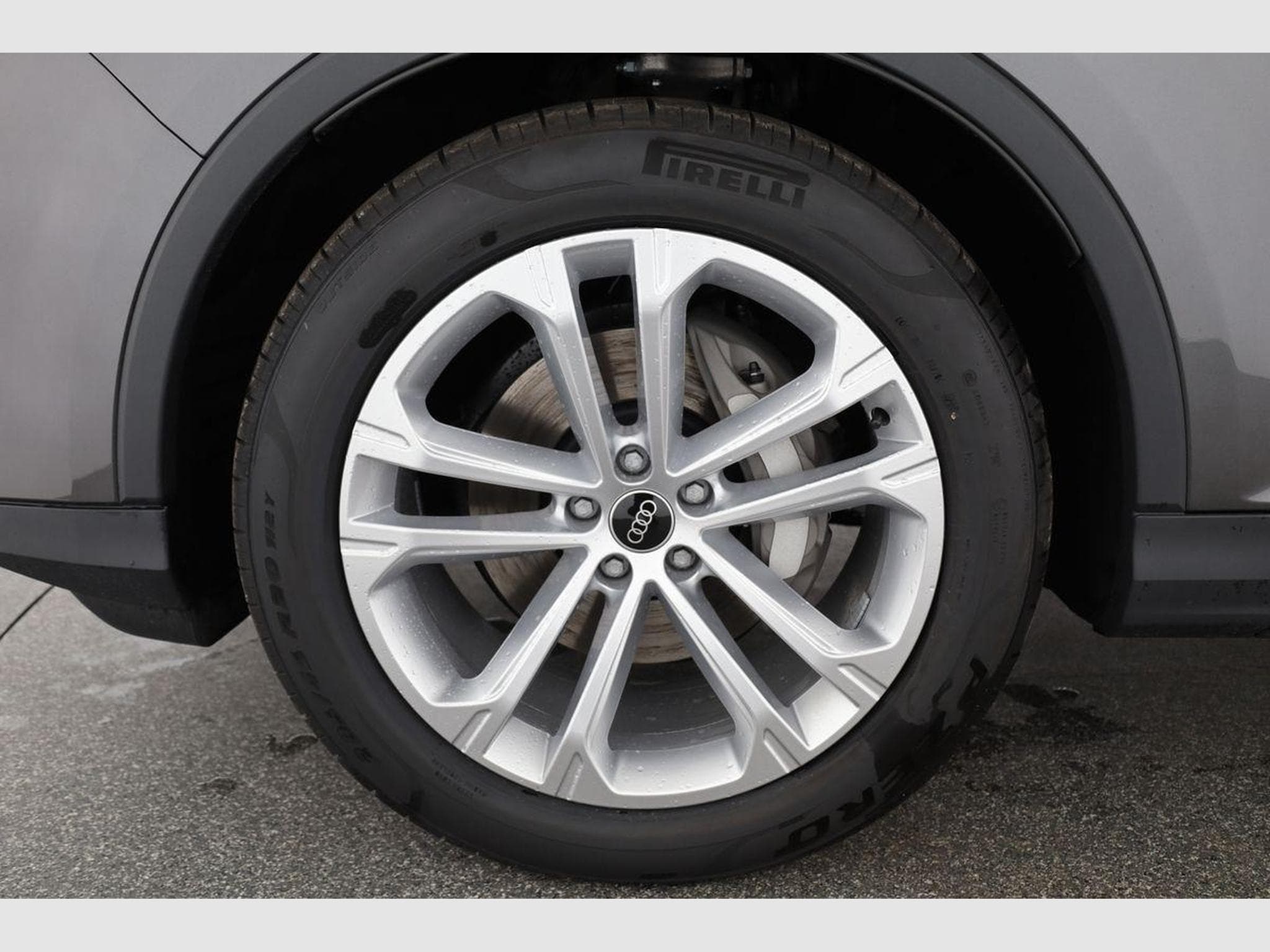 Audi Q7 45 TDI quattro basis (2025) - Photo 16