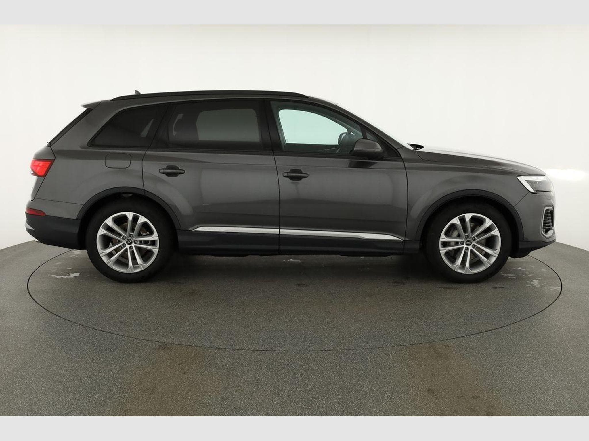 Audi Q7 45 TDI quattro basis (2025) - Photo 23
