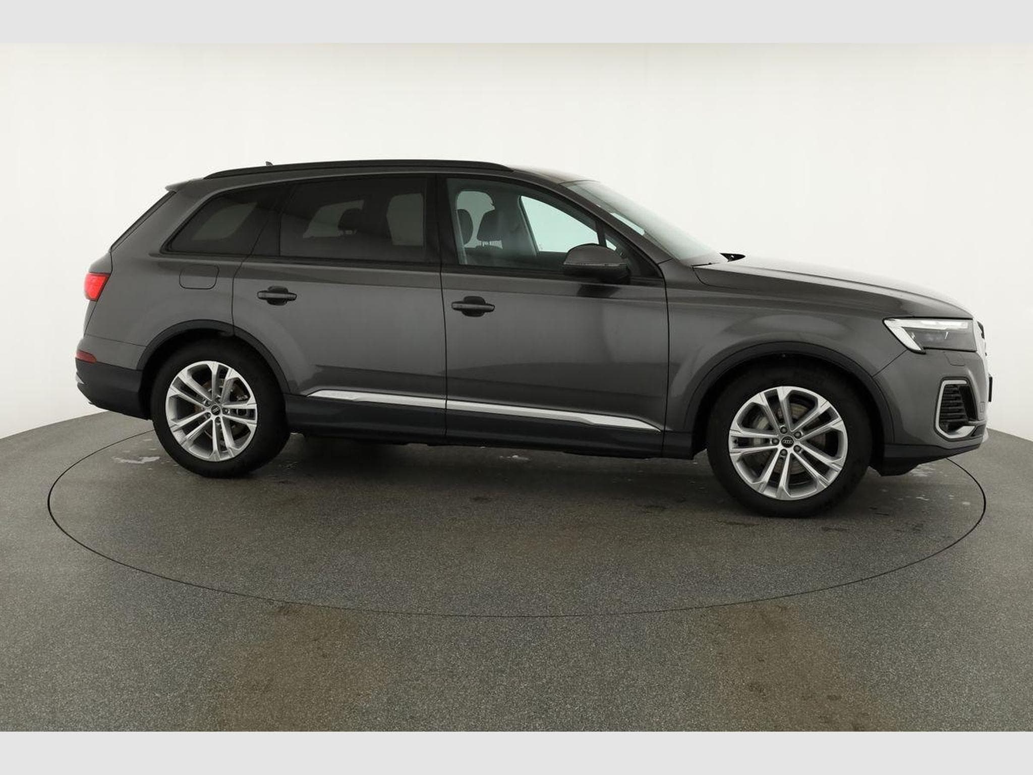 Audi Q7 45 TDI quattro basis (2025) - Photo 24