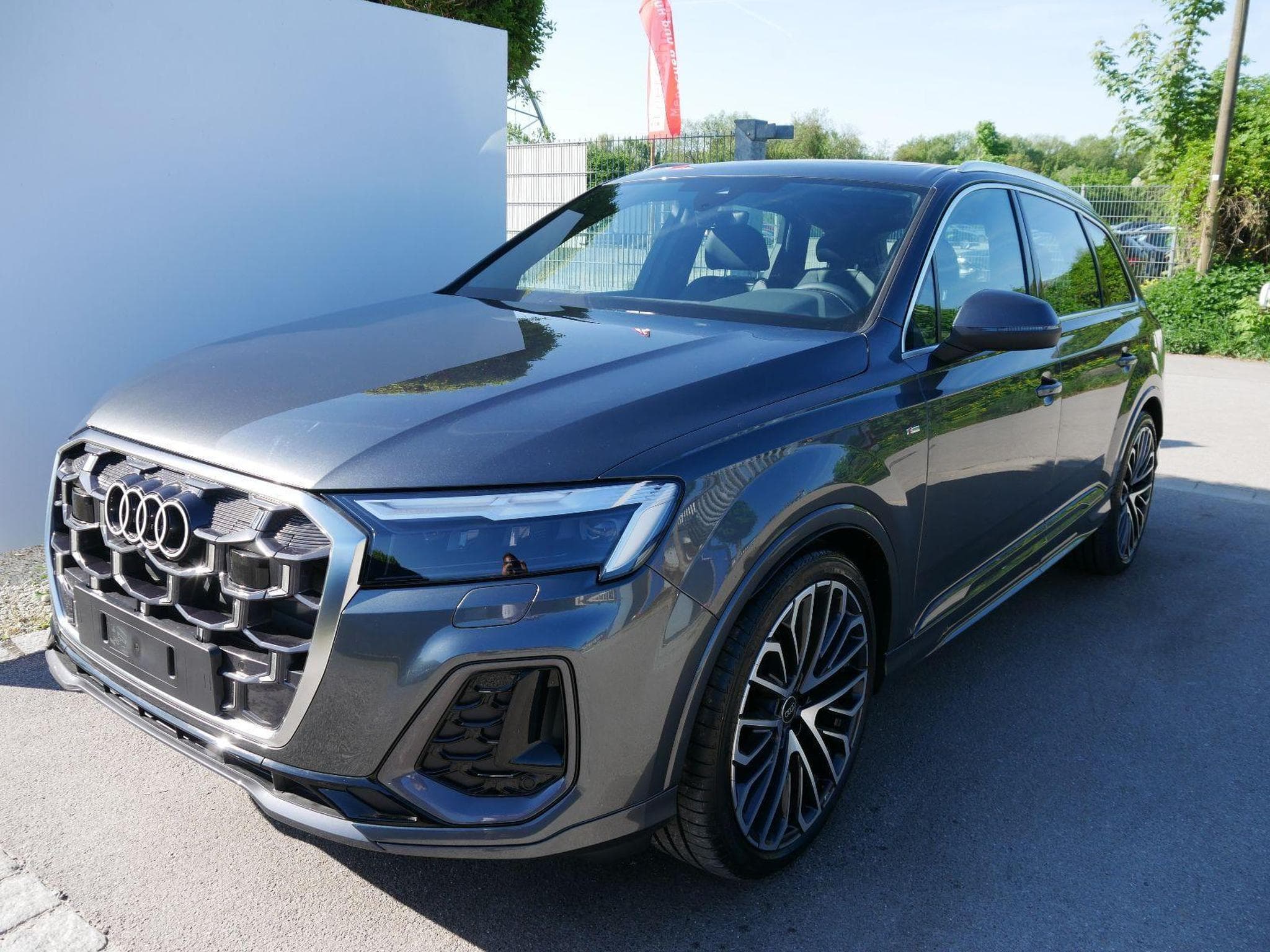 Audi Q7 S line (2025) - Photo 1