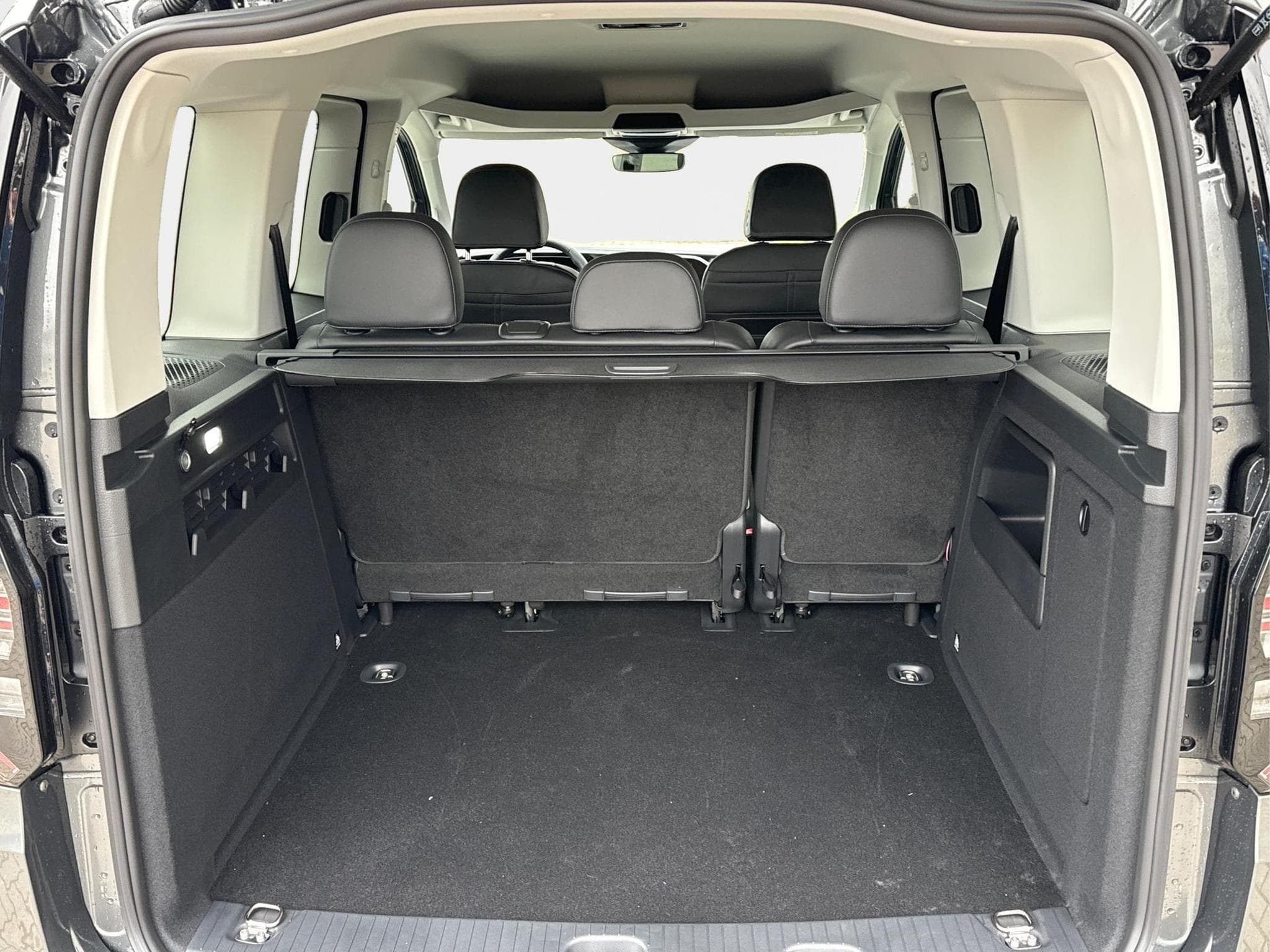 VW Caddy Style (2025) - Photo 11