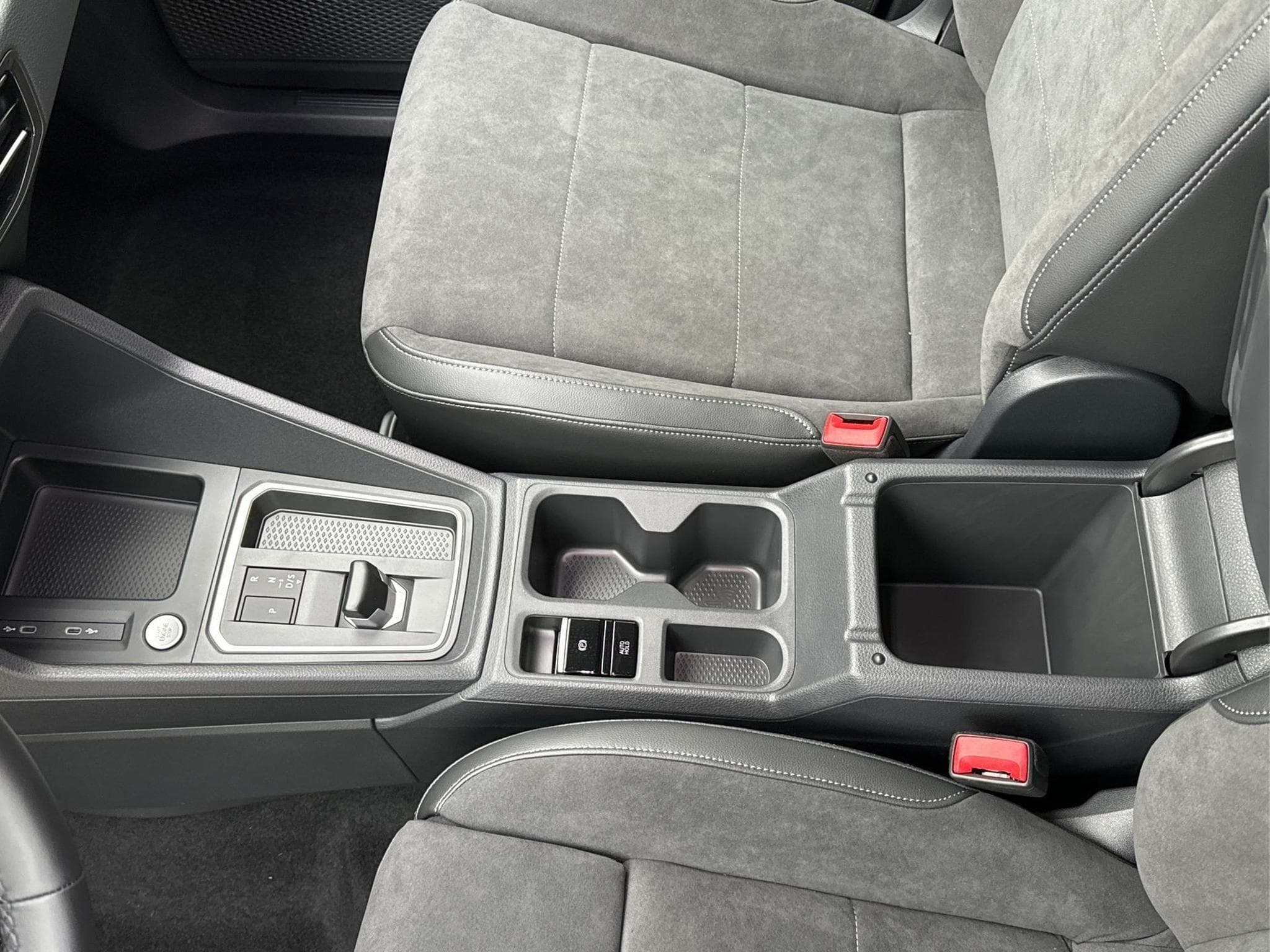 VW Caddy Style (2025) - Photo 13