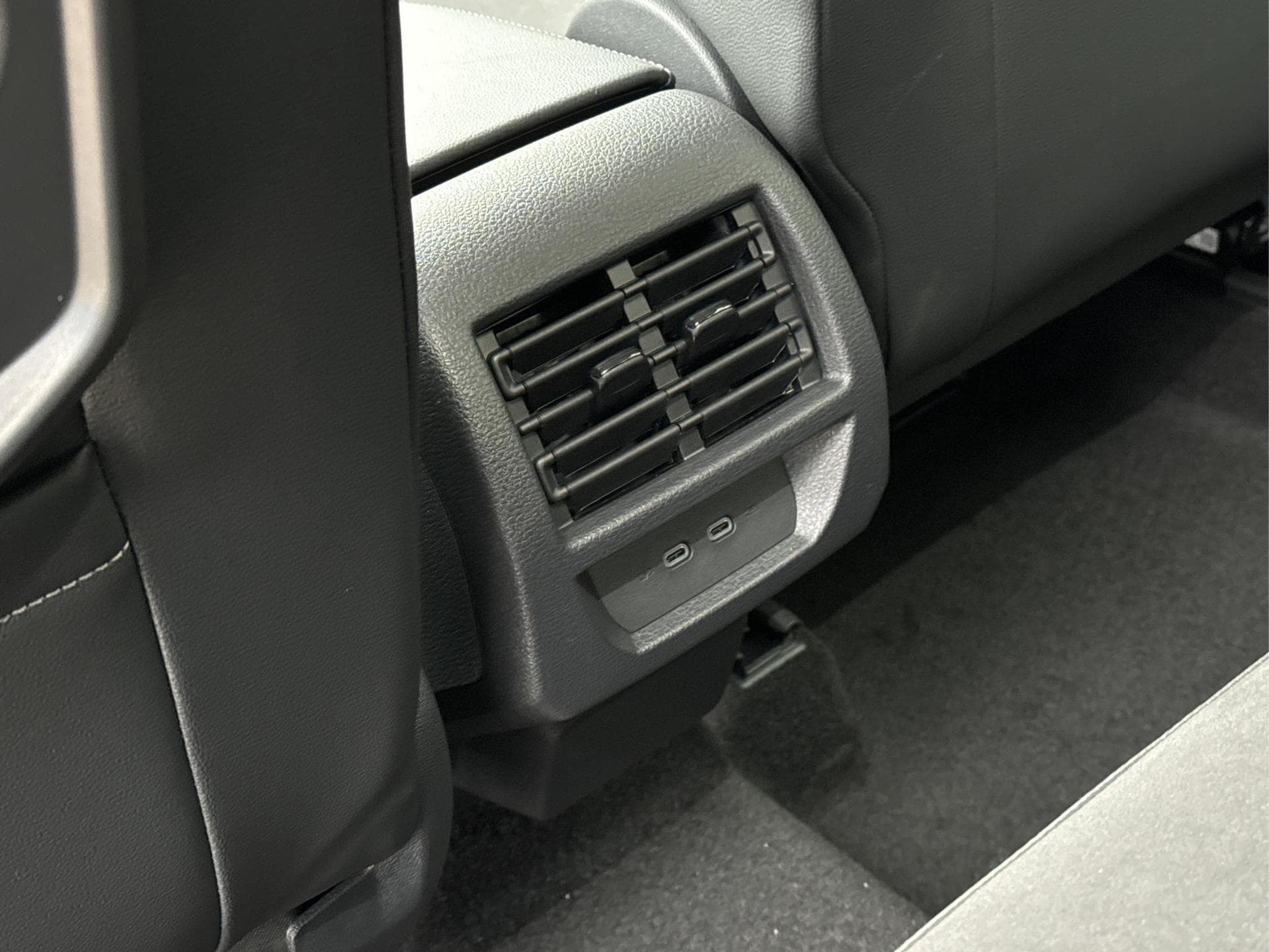 VW Caddy Style (2025) - Photo 16