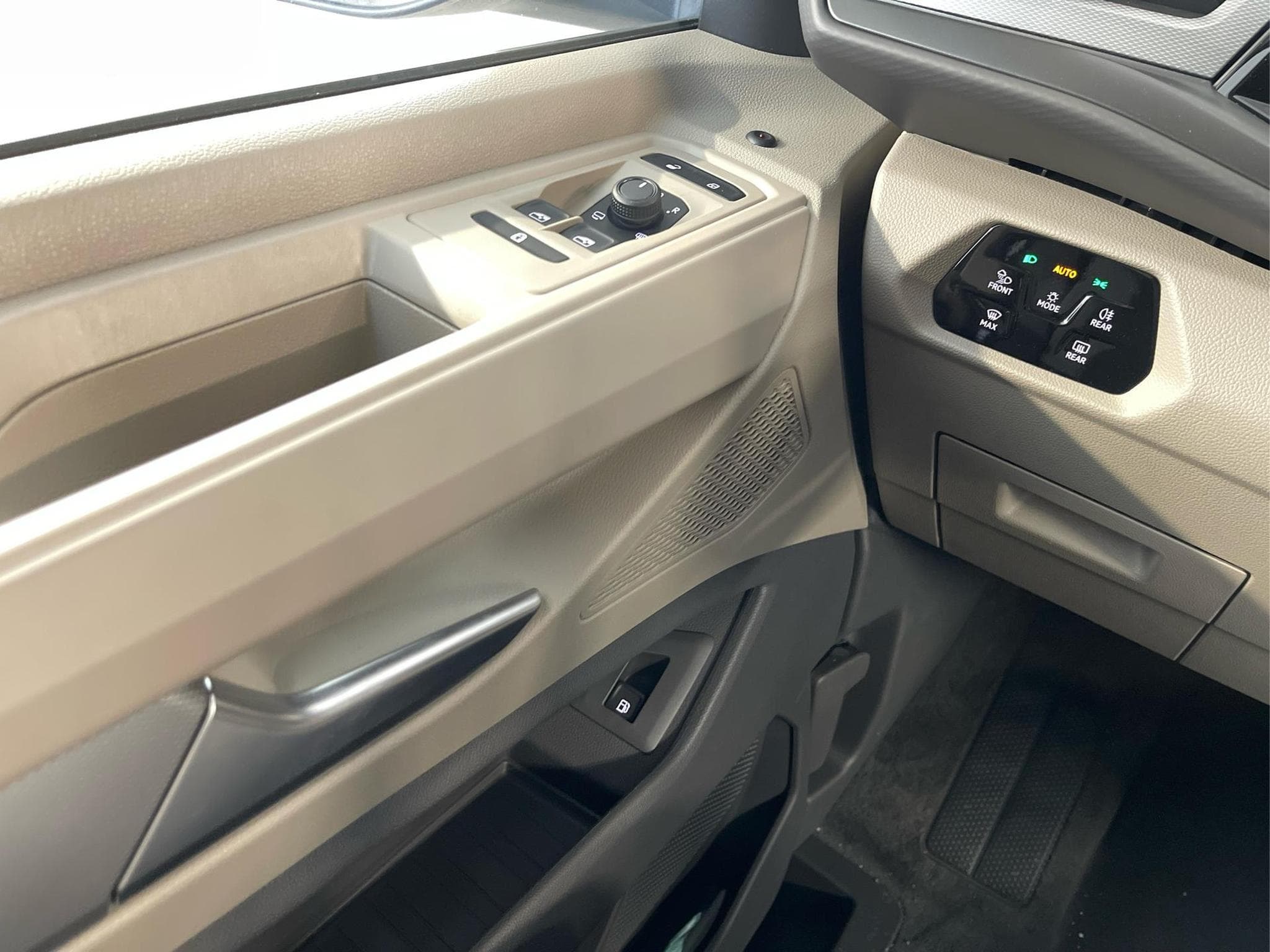 VW T7 Business (2025) - Photo 9