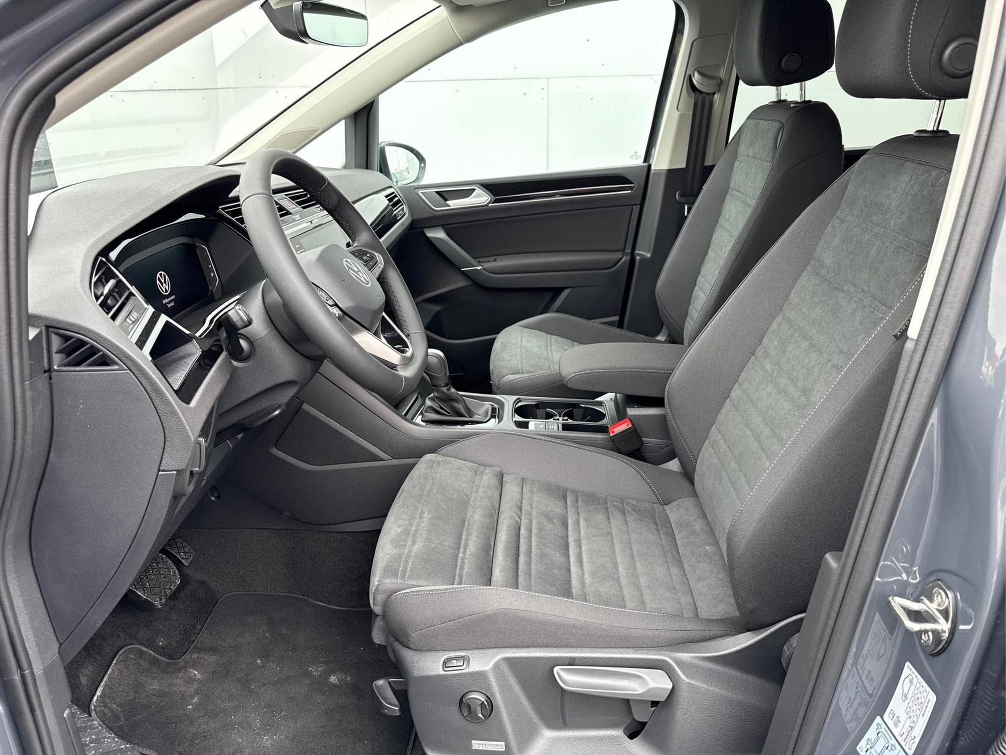 VW Touran R-LINE (2025) - Foto 11