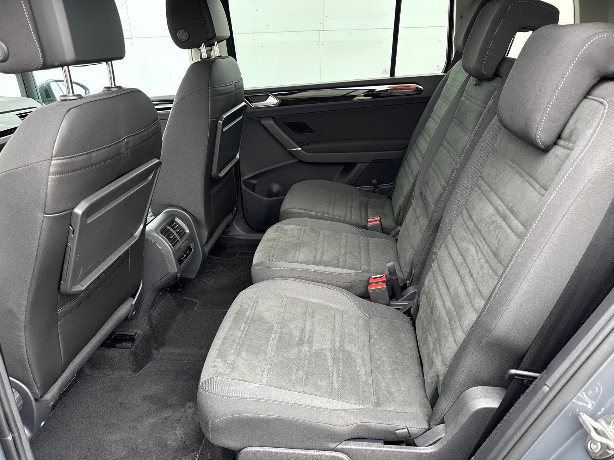 VW Touran R-LINE (2025) - Foto 12