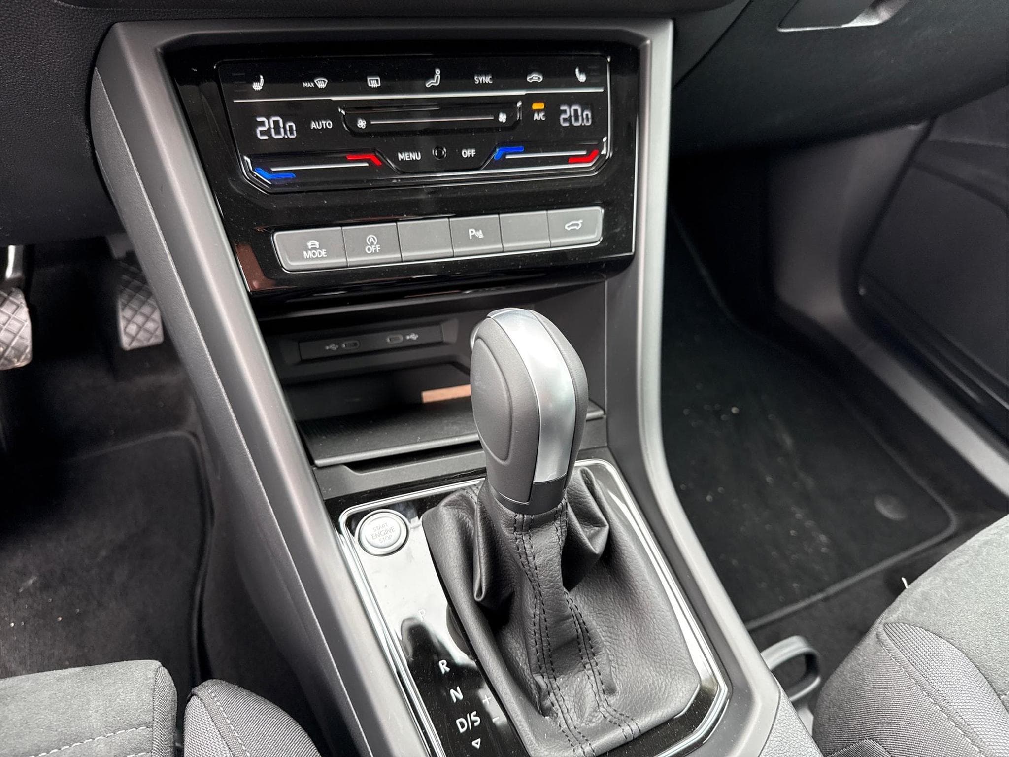 VW Touran R-LINE (2025) - Foto 15